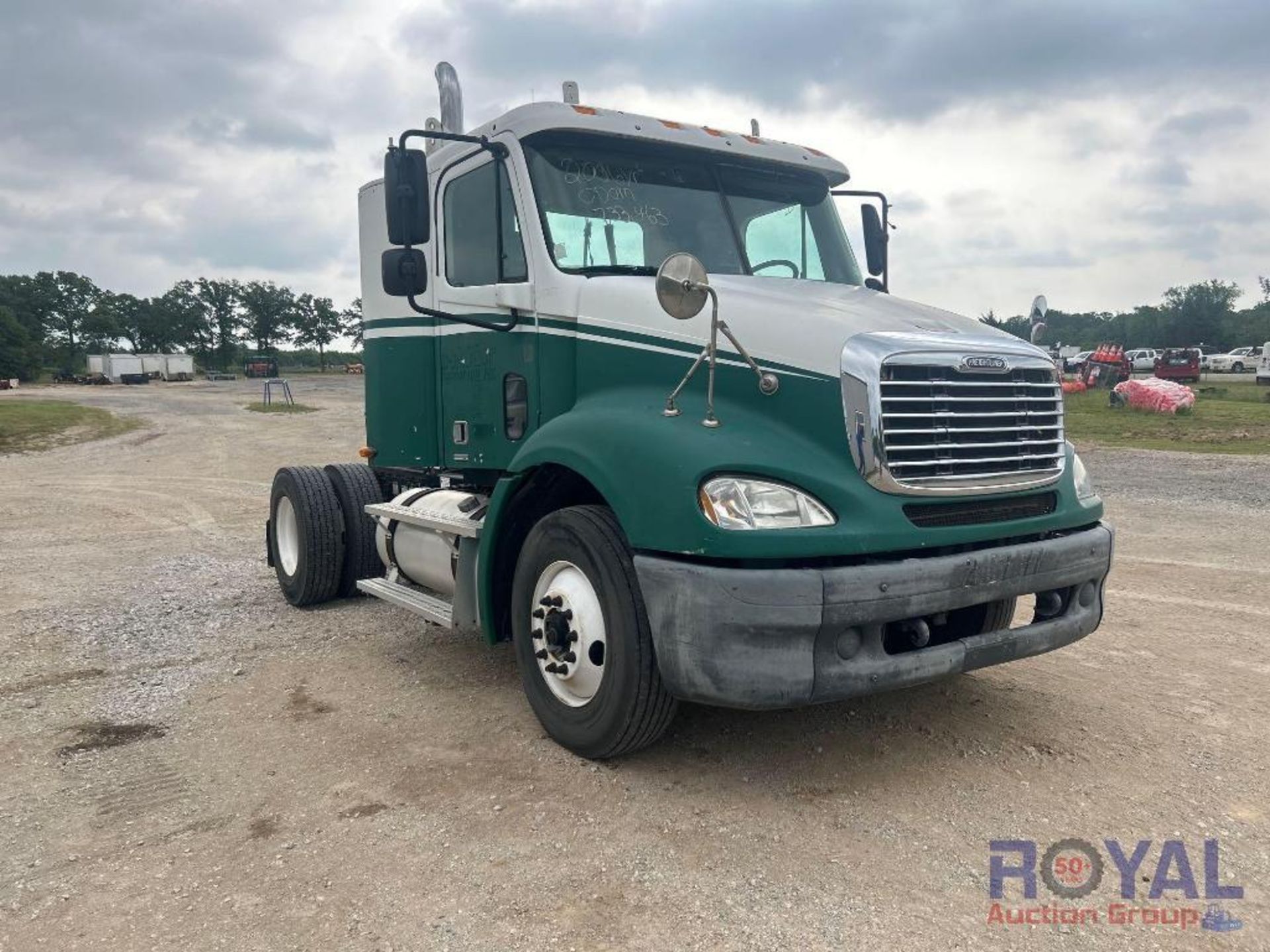 2007 Freightliner Columbia 112 S/A Day Cab Truck Tractor - Image 2 of 41