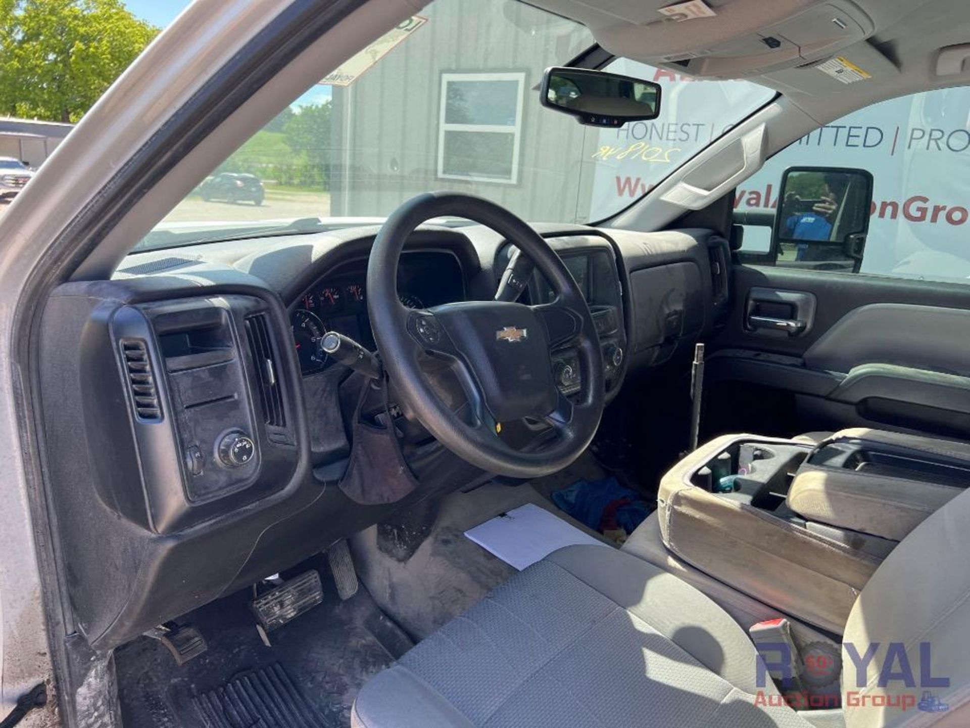 2018 Chevrolet Silverado Extended Cab Pickup Truck - Image 19 of 46