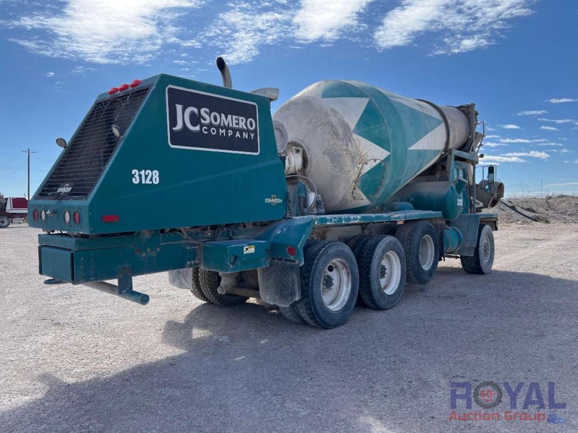 2001 Oshkosh 8x6 Concrete Mixer Truck - Image 5 of 41