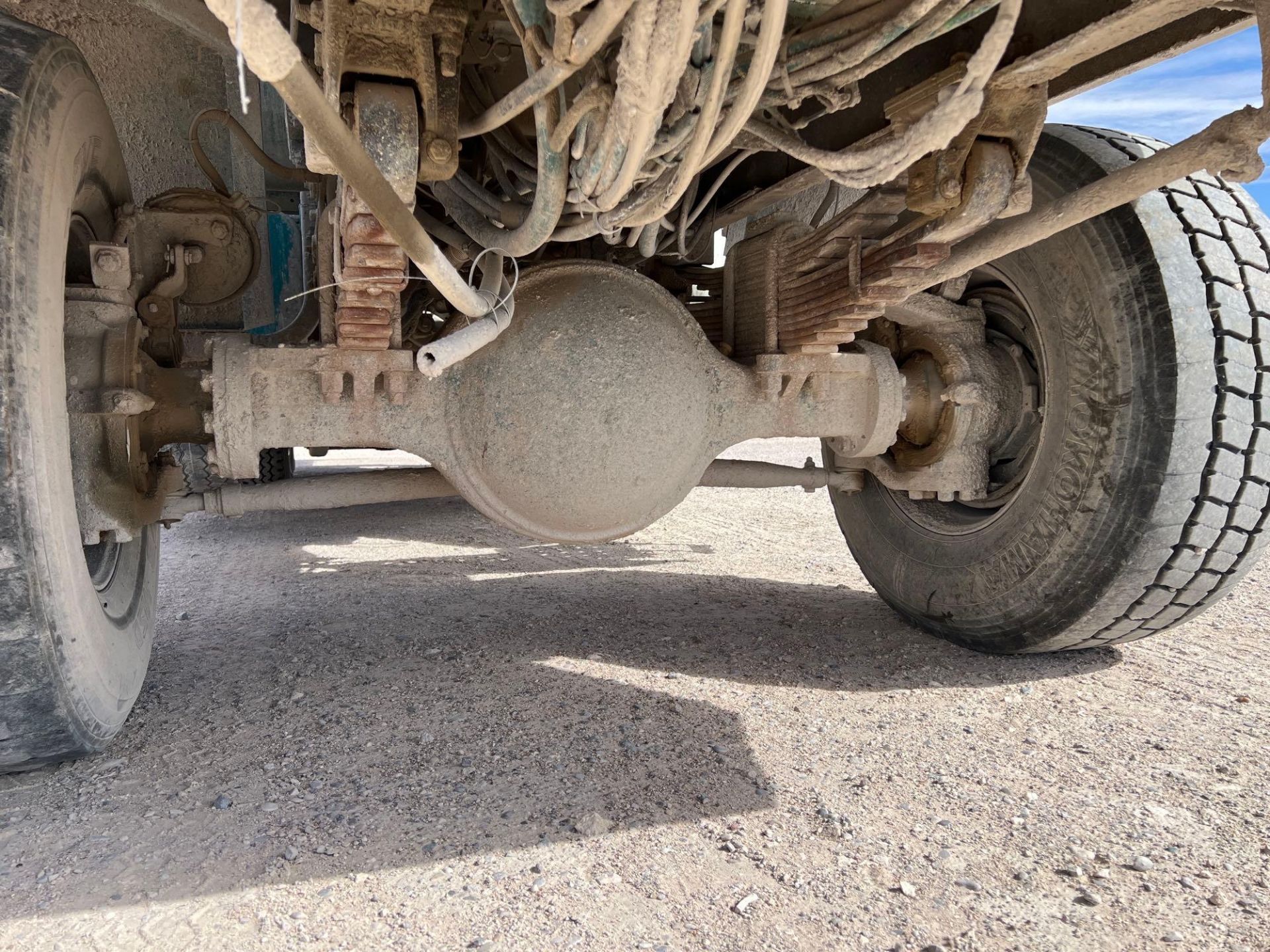 Oshkosh 6x6 Concrete Mixer Truck - Image 33 of 41