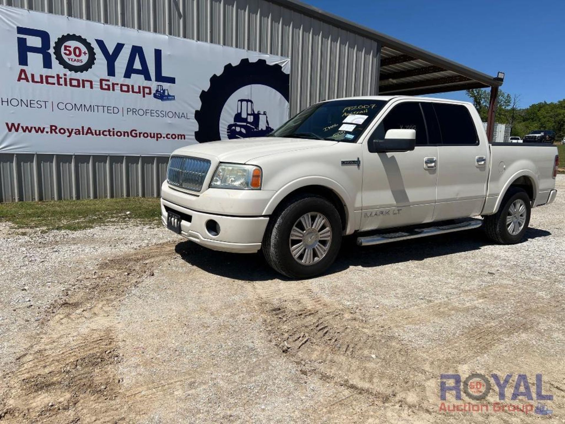 2015 Lincoln Mark LT Crew Cab Pickup Truck