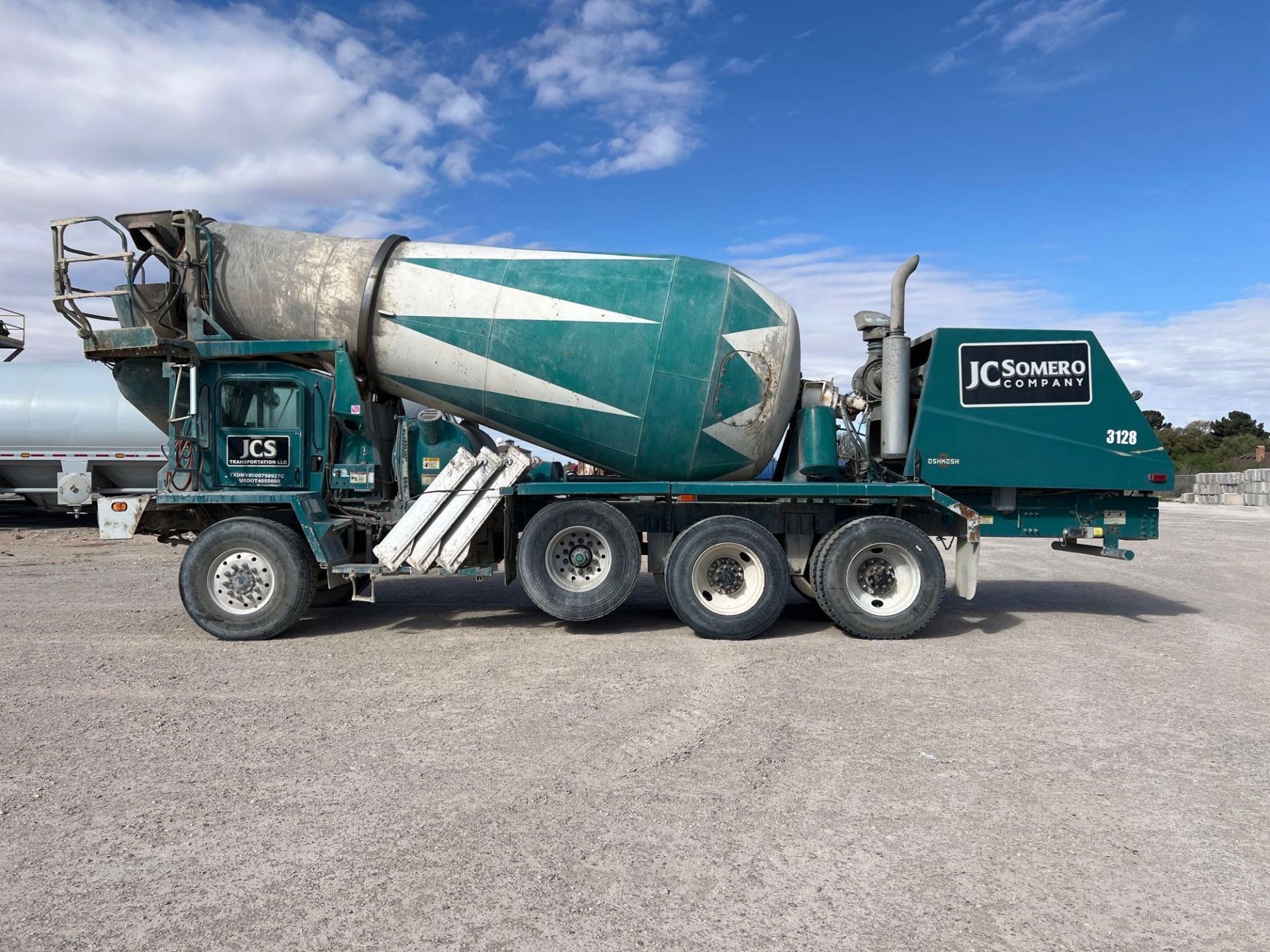 Oshkosh 6x6 Concrete Mixer Truck - Image 8 of 41