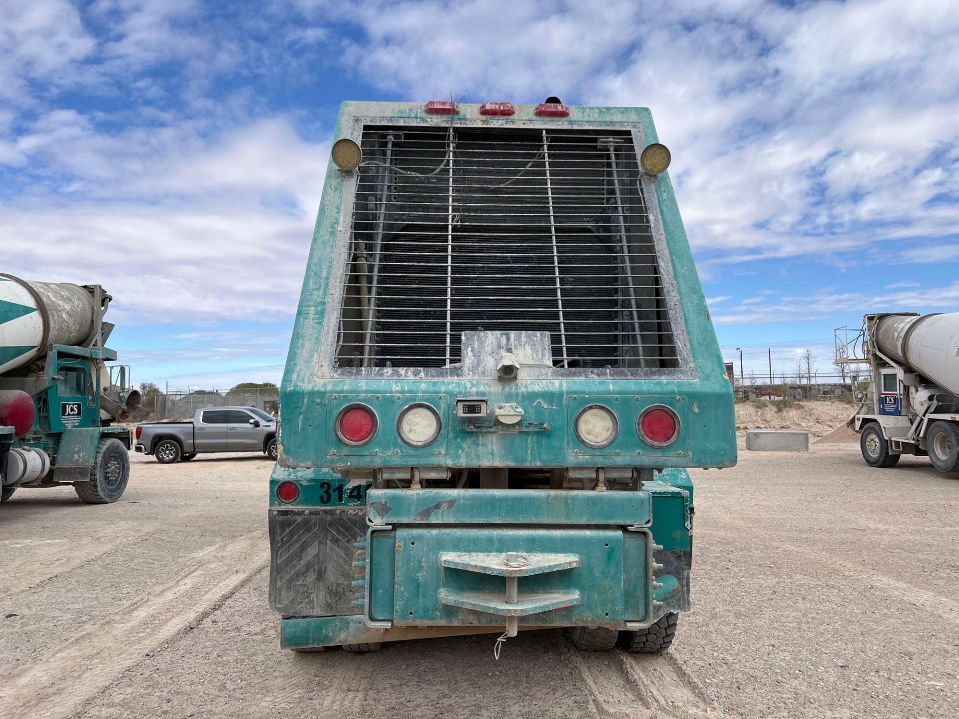 Oshkosh 6x6 Concrete Mixer Truck - Image 6 of 44