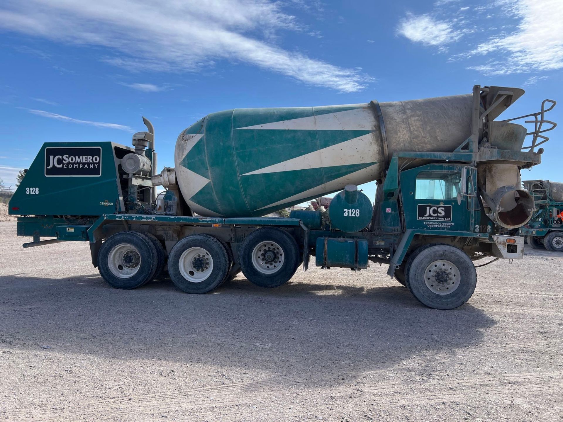 Oshkosh 6x6 Concrete Mixer Truck - Image 4 of 41