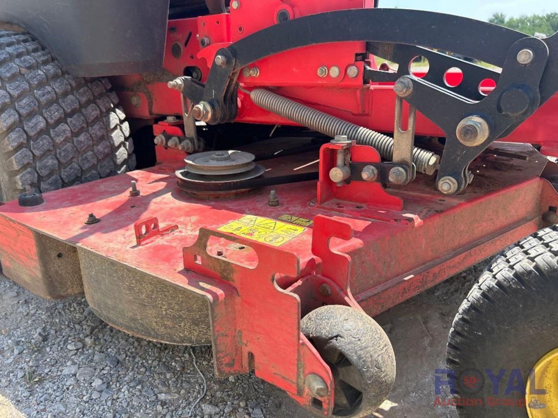 Gravely Pro Turn 460 60in Commercial Zero Turn Mower - Image 22 of 30