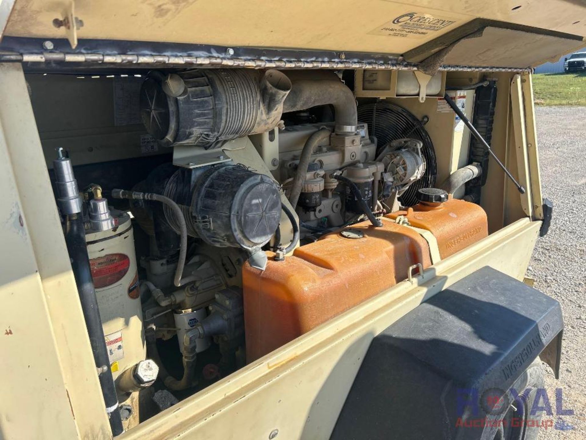 2001 Ingersoll Rand 185 CFM Towable Air Compressor - Image 8 of 19