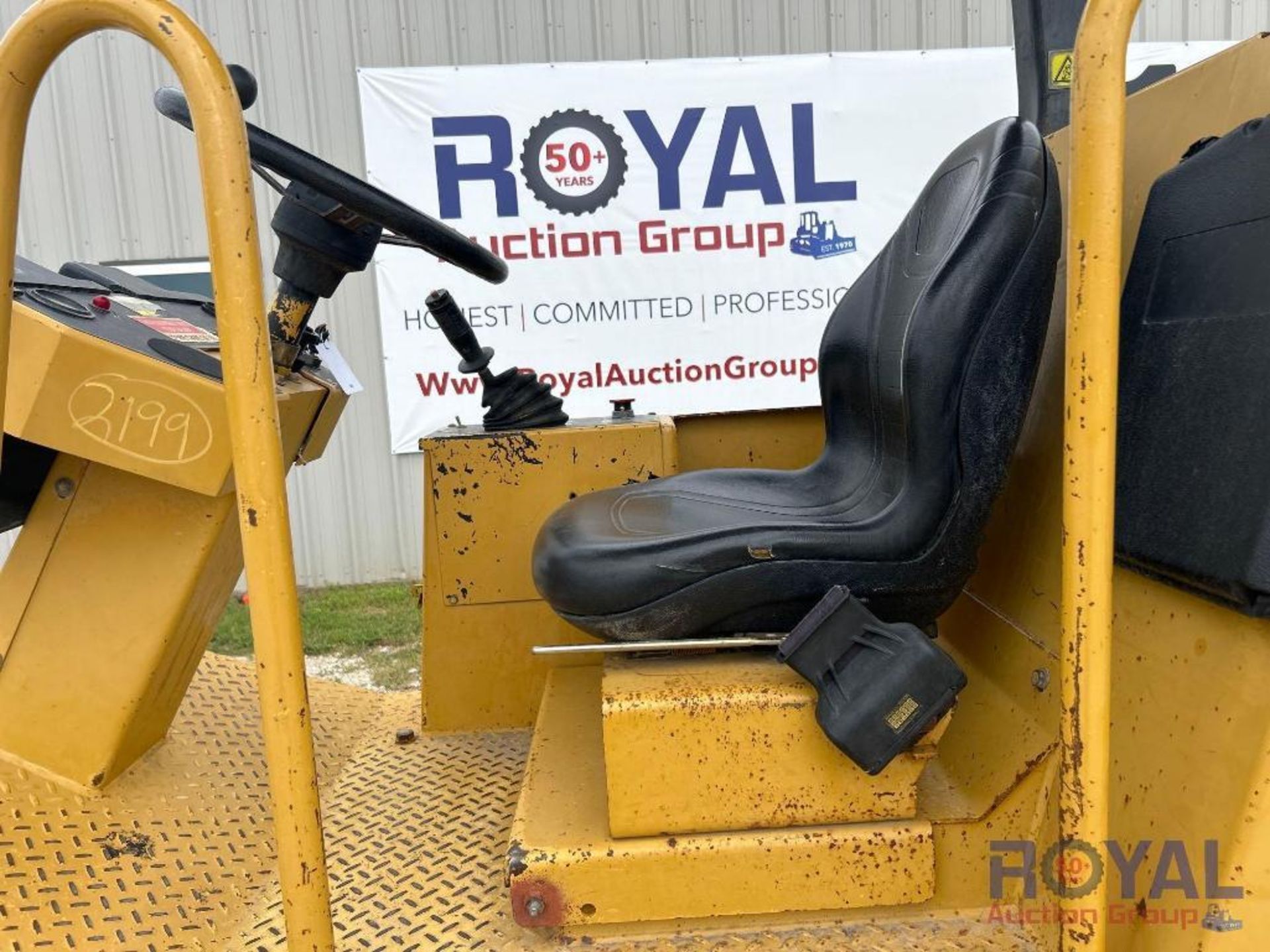 2005 Caterpillar CS-323C 50in Smooth Drum Vibratory Roller - Image 7 of 22