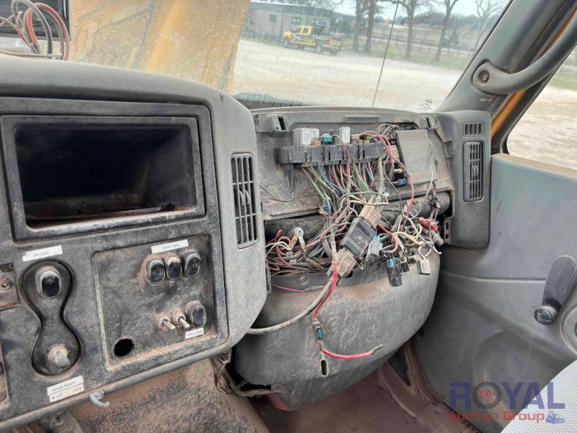 2007 International 4300 TMA Attenuator Truck - Image 47 of 52