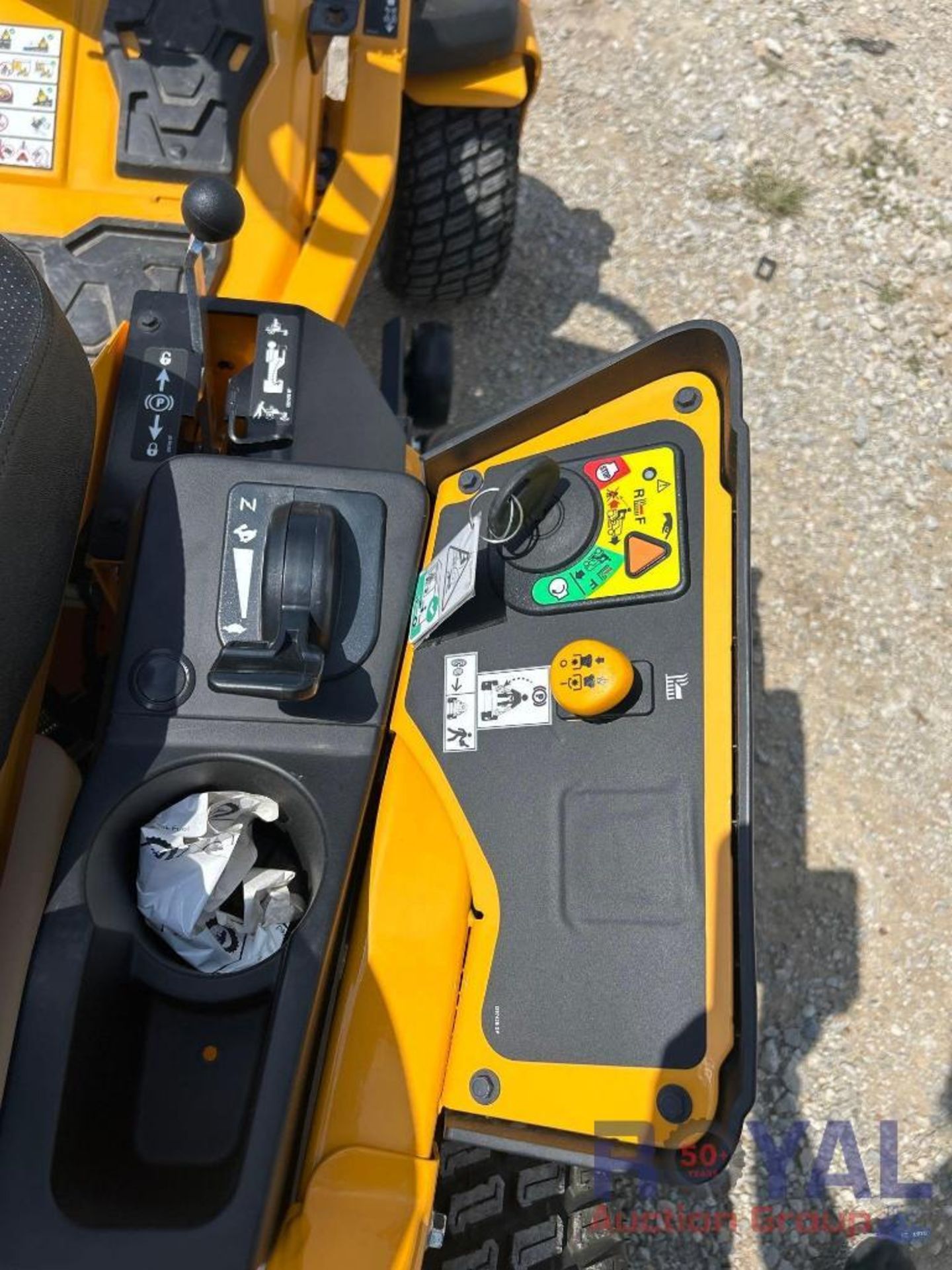 Unused 46in Cub Cadet ZTS1 Riding Mower - Image 11 of 23