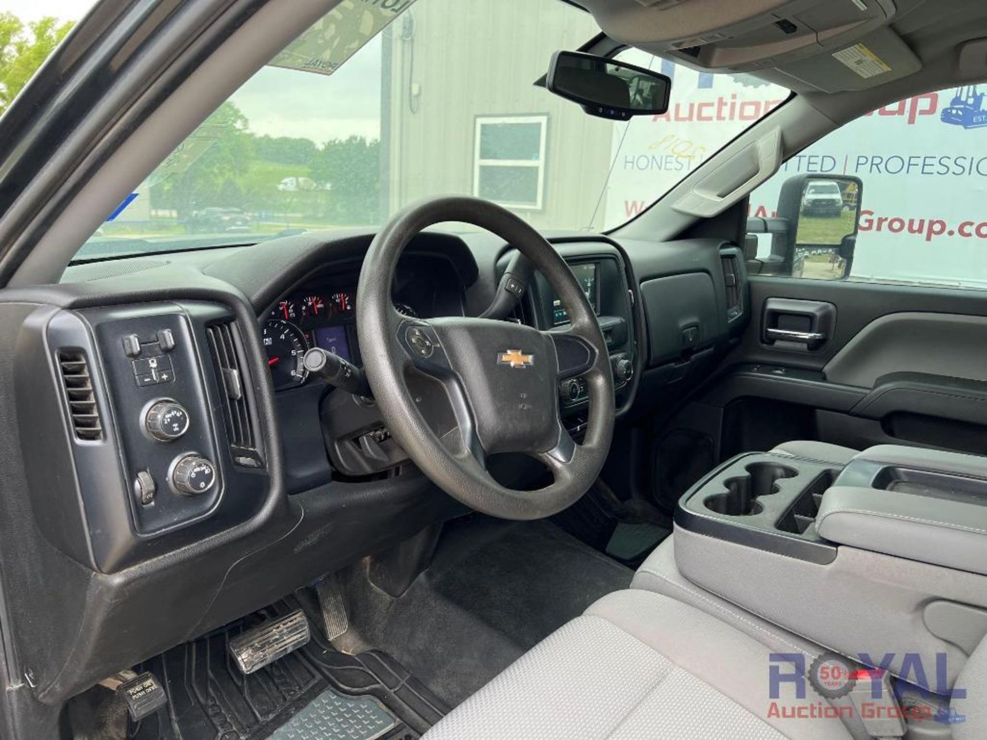 2018 Chevrolet Silverado 4x4 Crew Cab Pickup Truck - Image 18 of 51