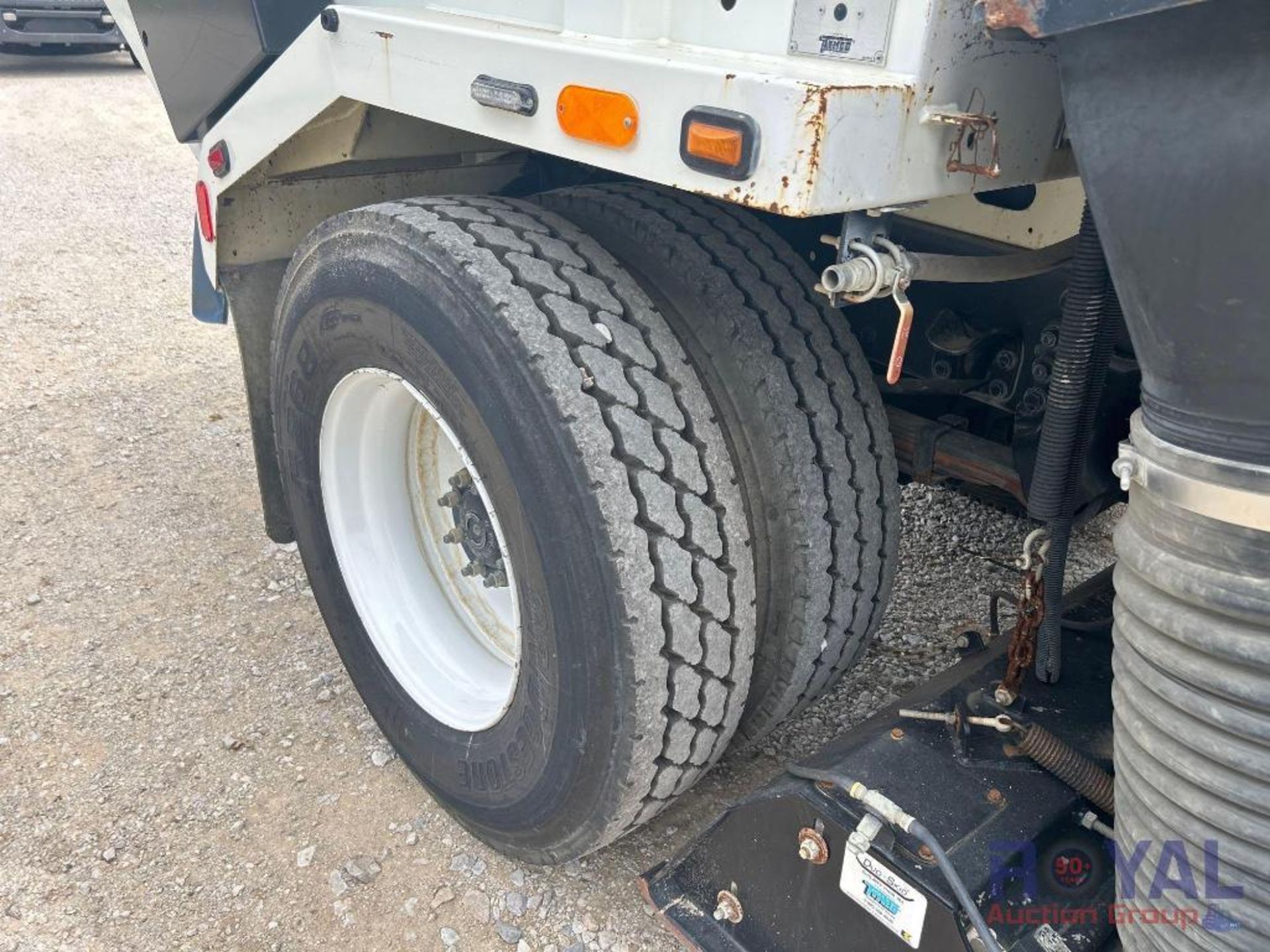 2016 Freightliner Tymco 600 Series Regenerative Air Street Sweeper - Image 27 of 29