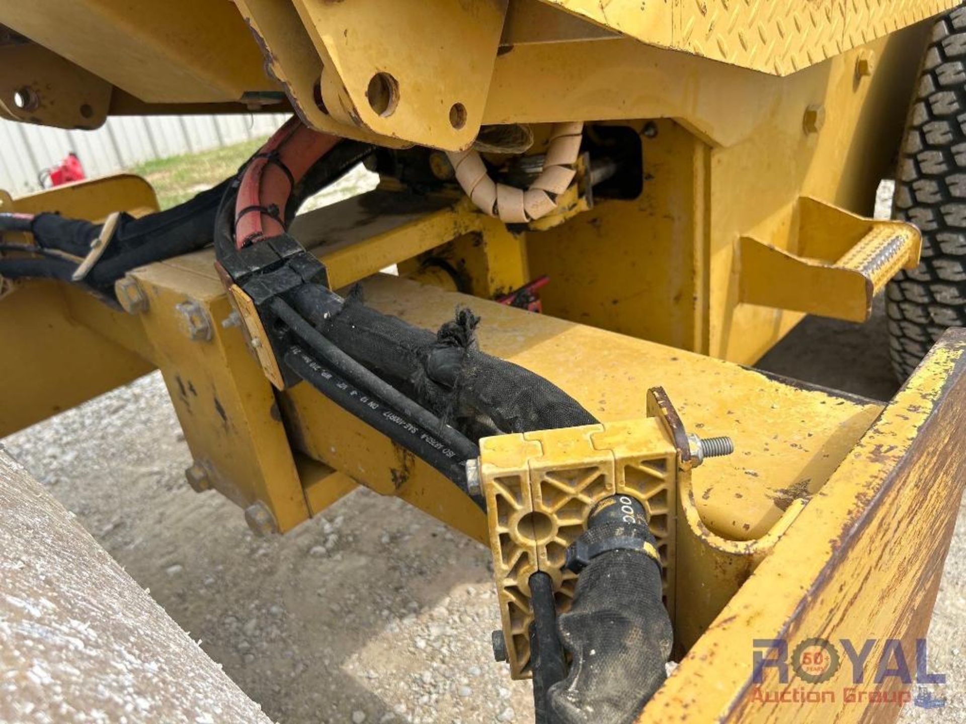 2005 Caterpillar CS-323C 50in Smooth Drum Vibratory Roller - Image 21 of 22