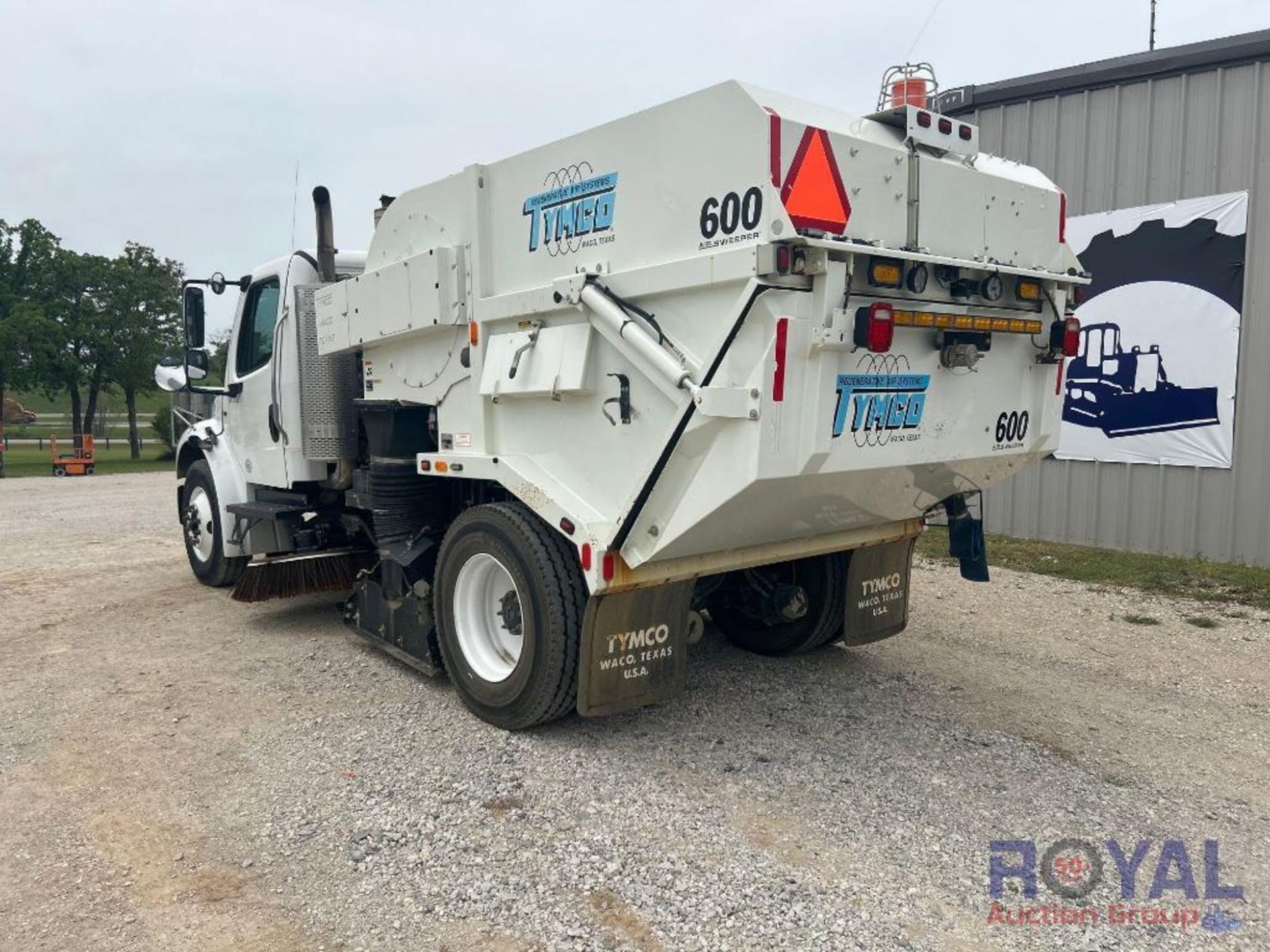 2016 Freightliner Tymco 600 Series Regenerative Air Street Sweeper - Image 4 of 29