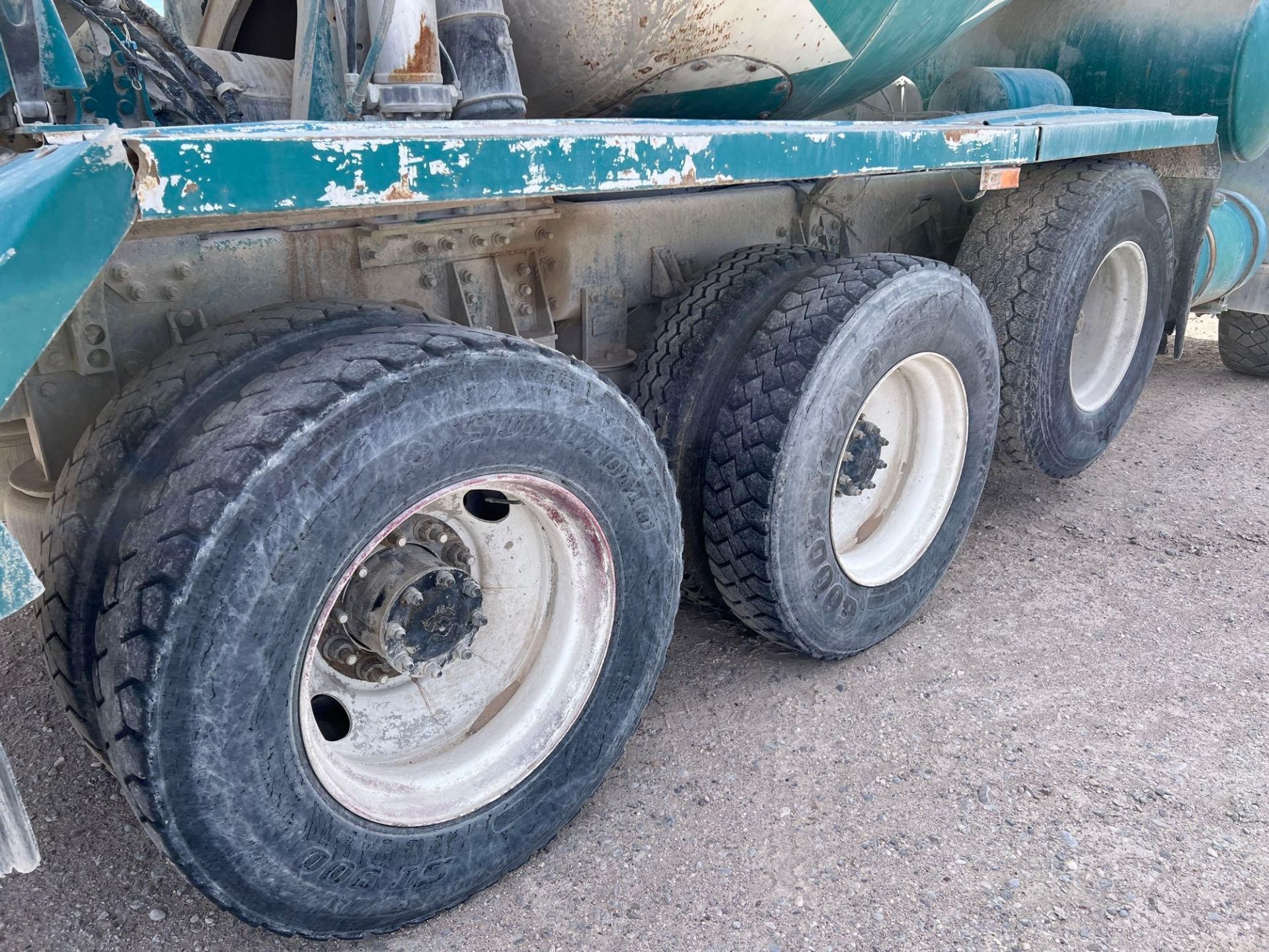 Oshkosh 6x6 Concrete Mixer Truck - Image 30 of 41