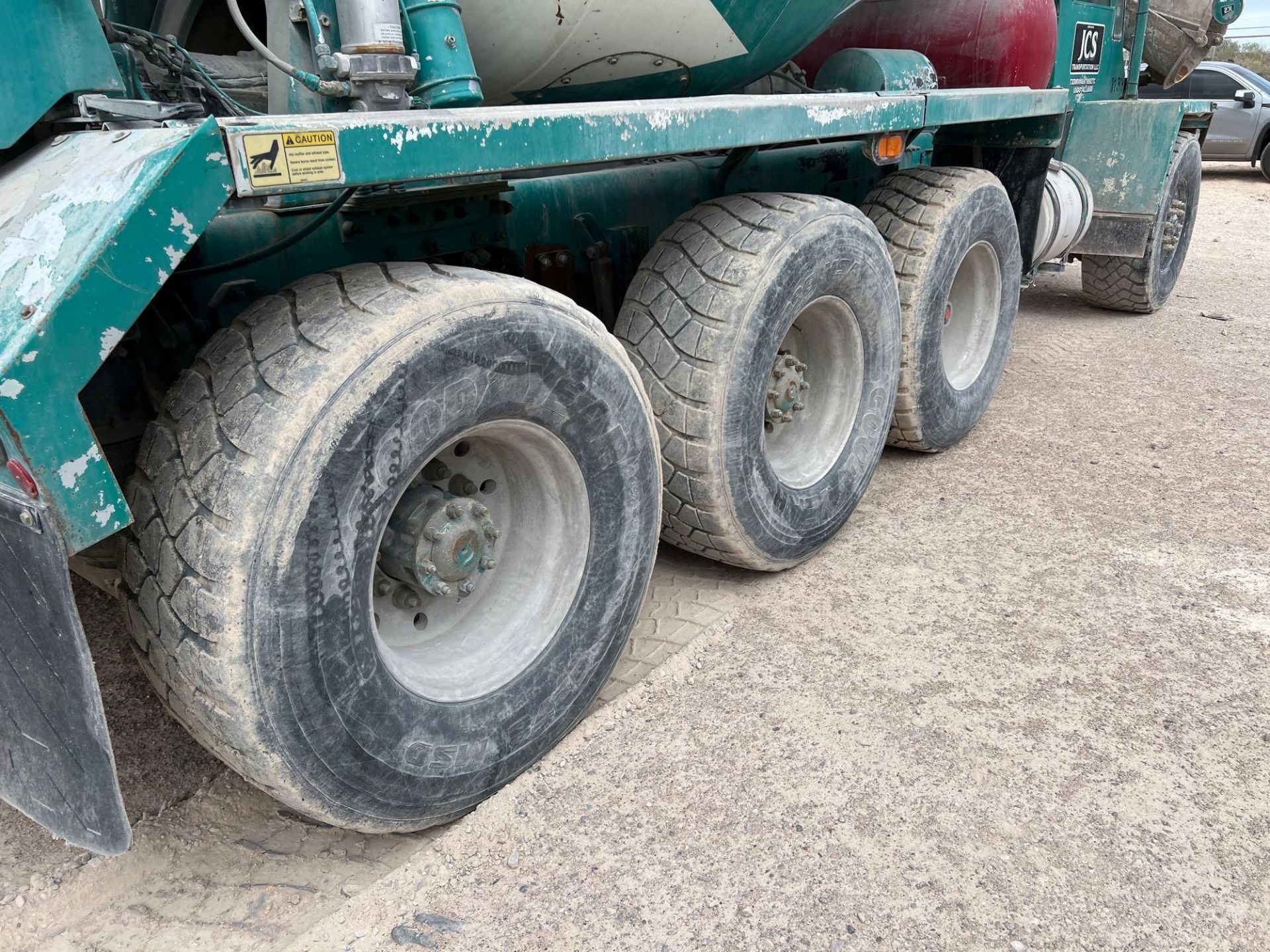 2005 Oshkosh S-series 6x6 Concrete Mixer Truck - Image 25 of 39