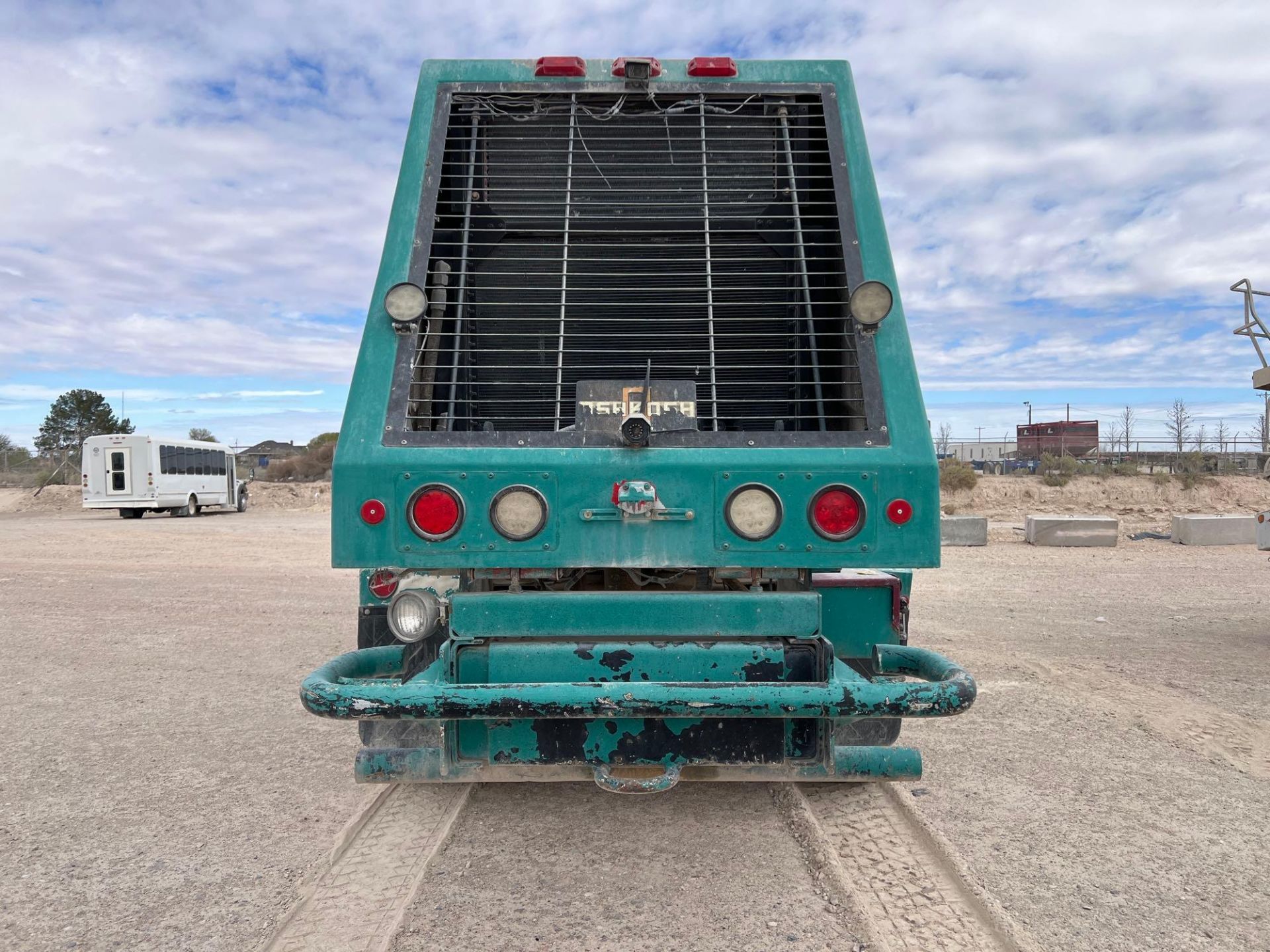 2005 Oshkosh S-series 6x6 Concrete Mixer Truck - Image 5 of 39