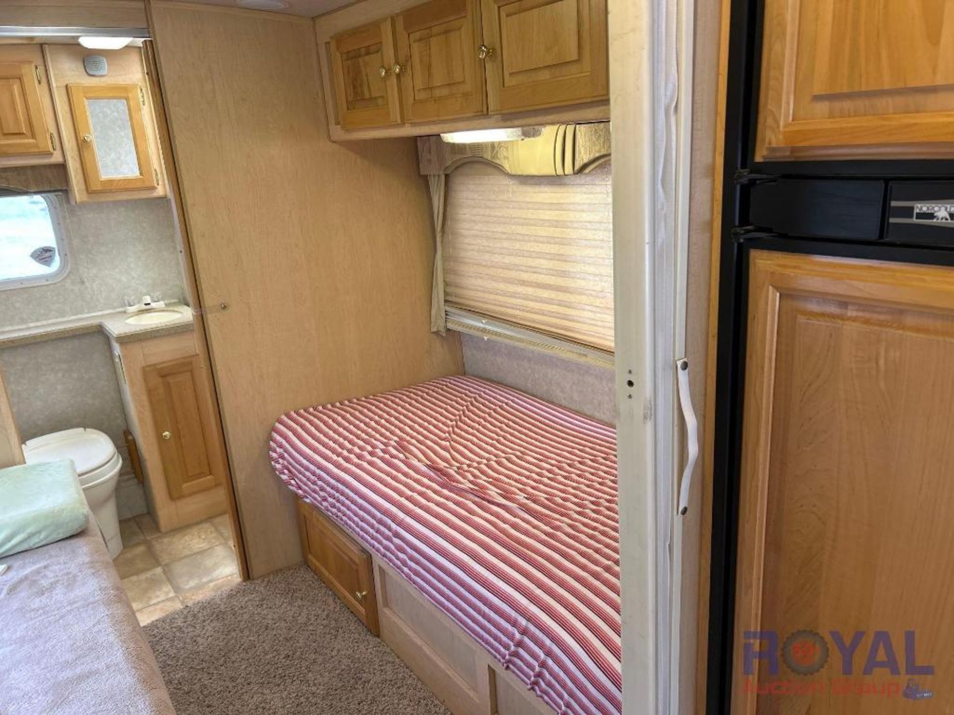 2005 Phoenix Cruiser Ford E350 RV - Image 27 of 55