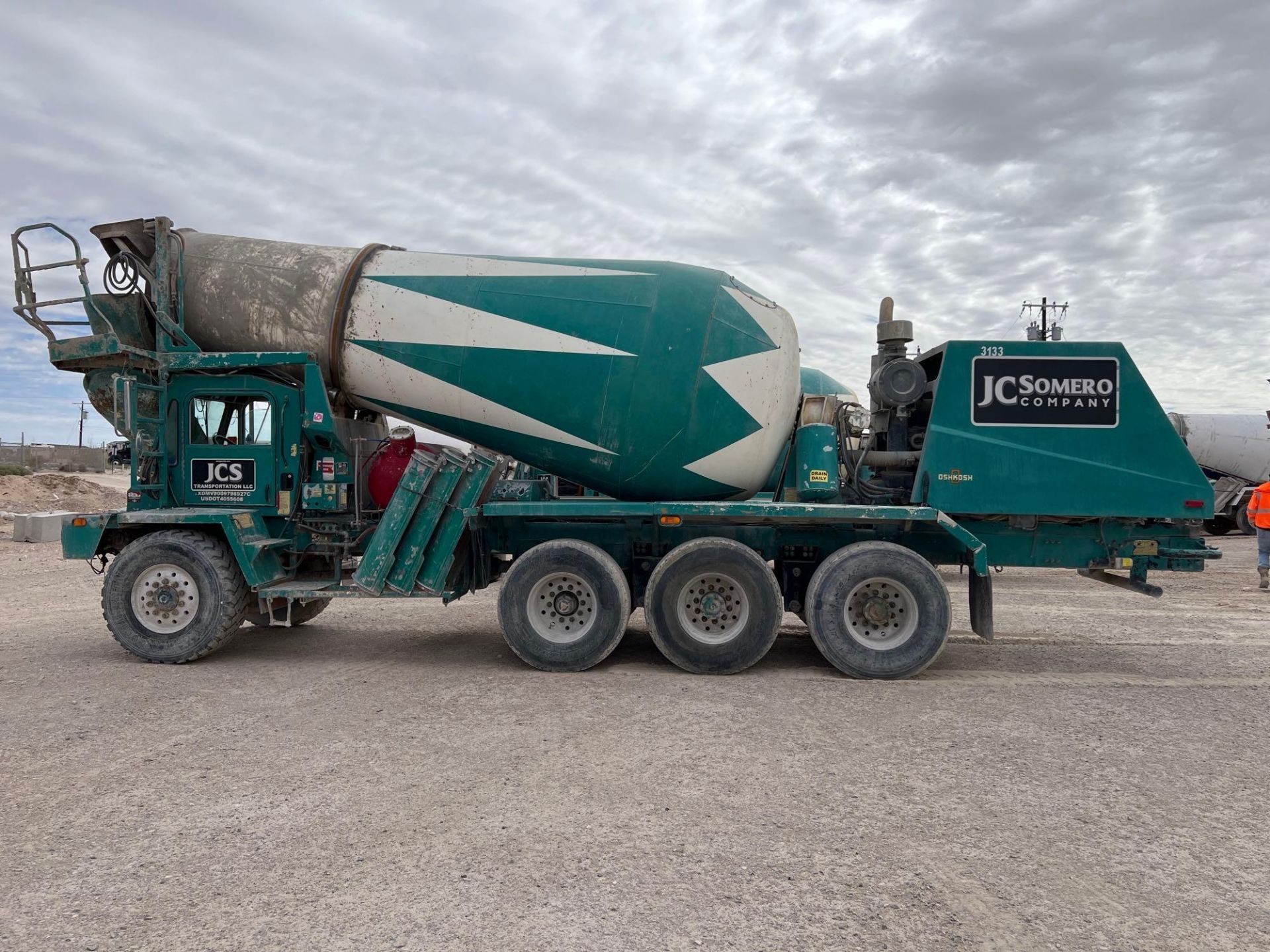 2005 Oshkosh S-series 6x6 Concrete Mixer Truck - Image 7 of 39