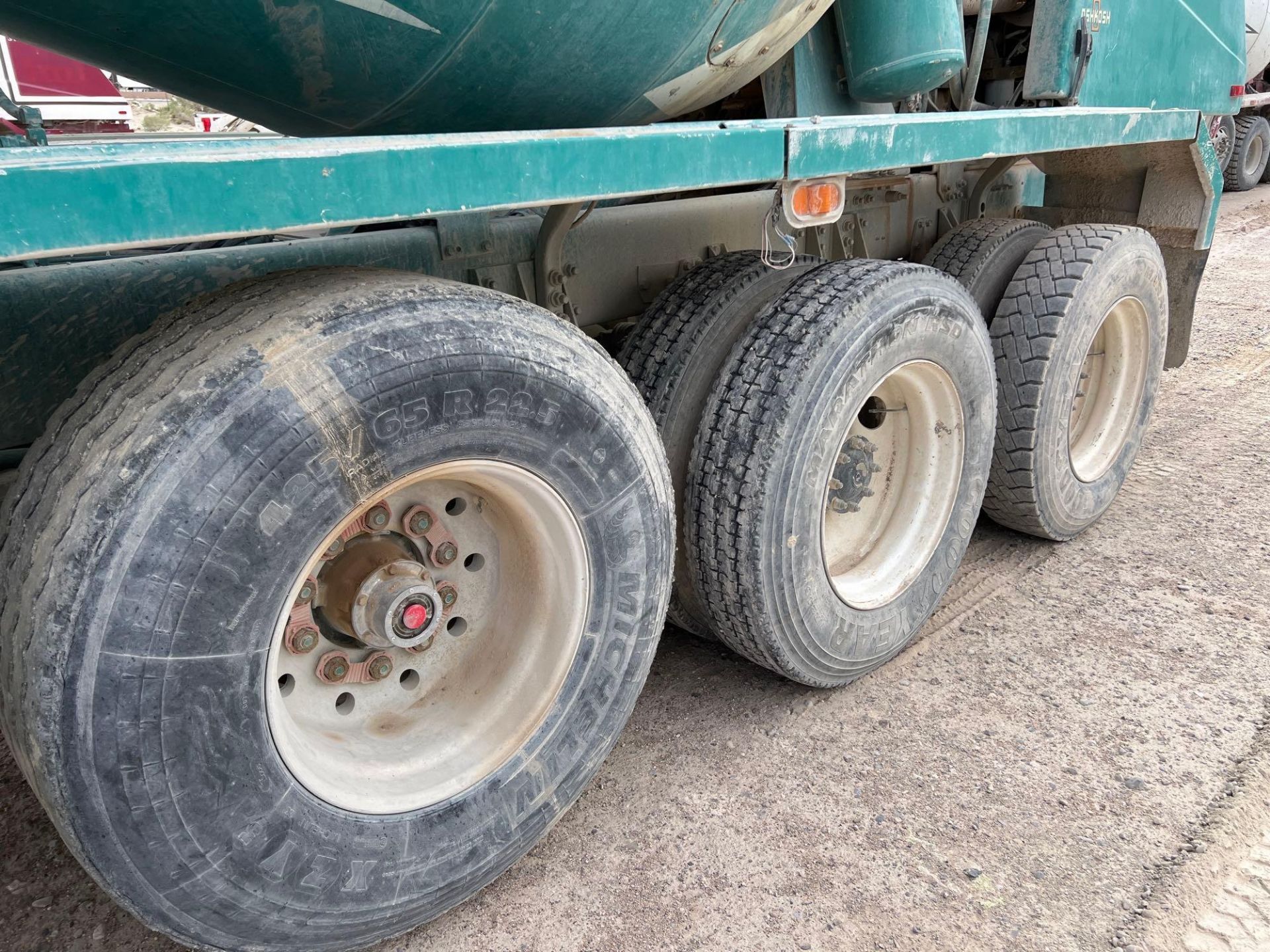 Oshkosh 6x6 Concrete Mixer Truck - Image 28 of 44