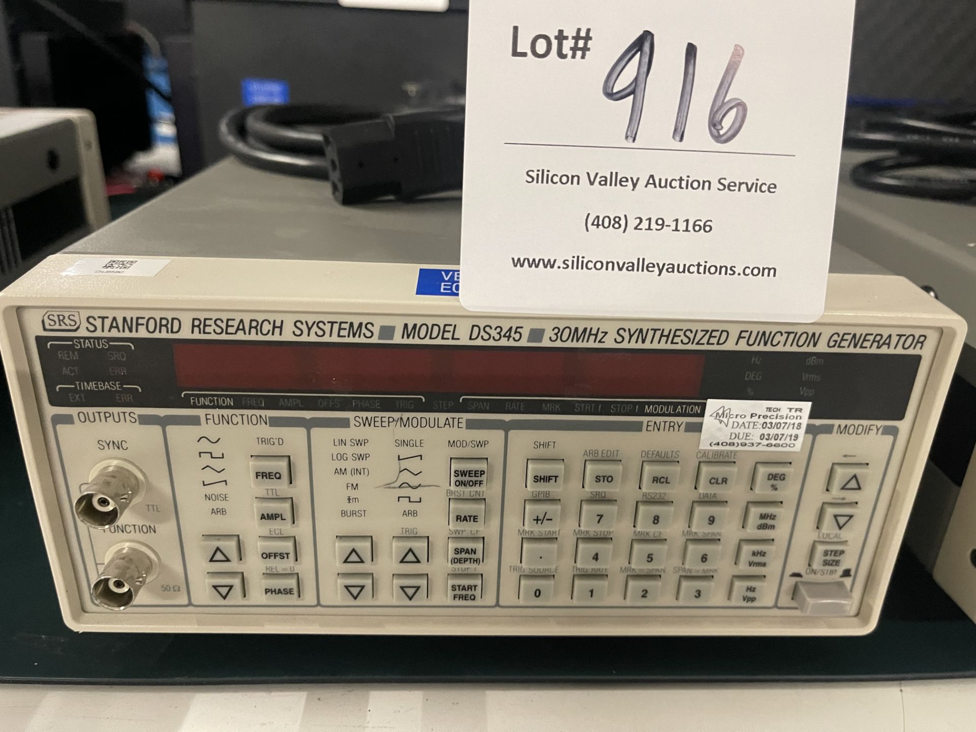 Stanford Research Systems Model DS345 Synthesized Function Generator