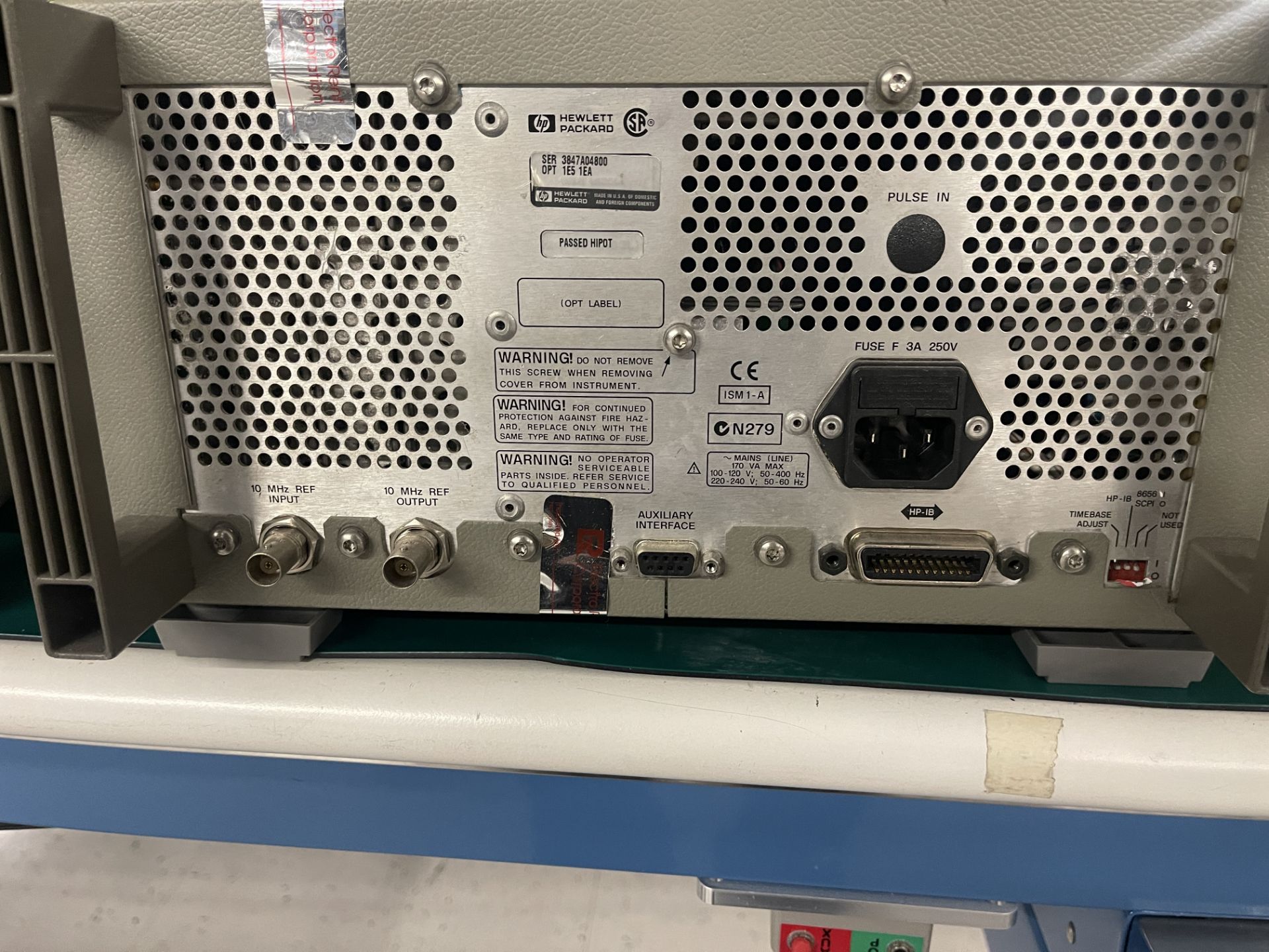 Hewlett Packard 8648C Signal Generator - Bild 2 aus 2