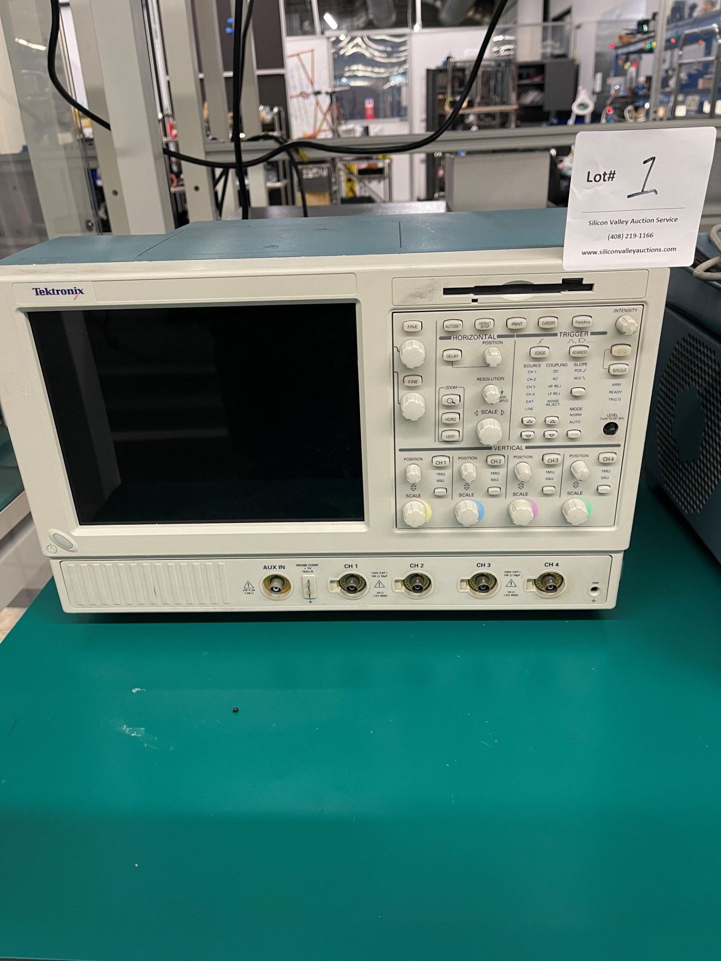 Tektronix TDS5104 Digital Phosphor Oscilloscope