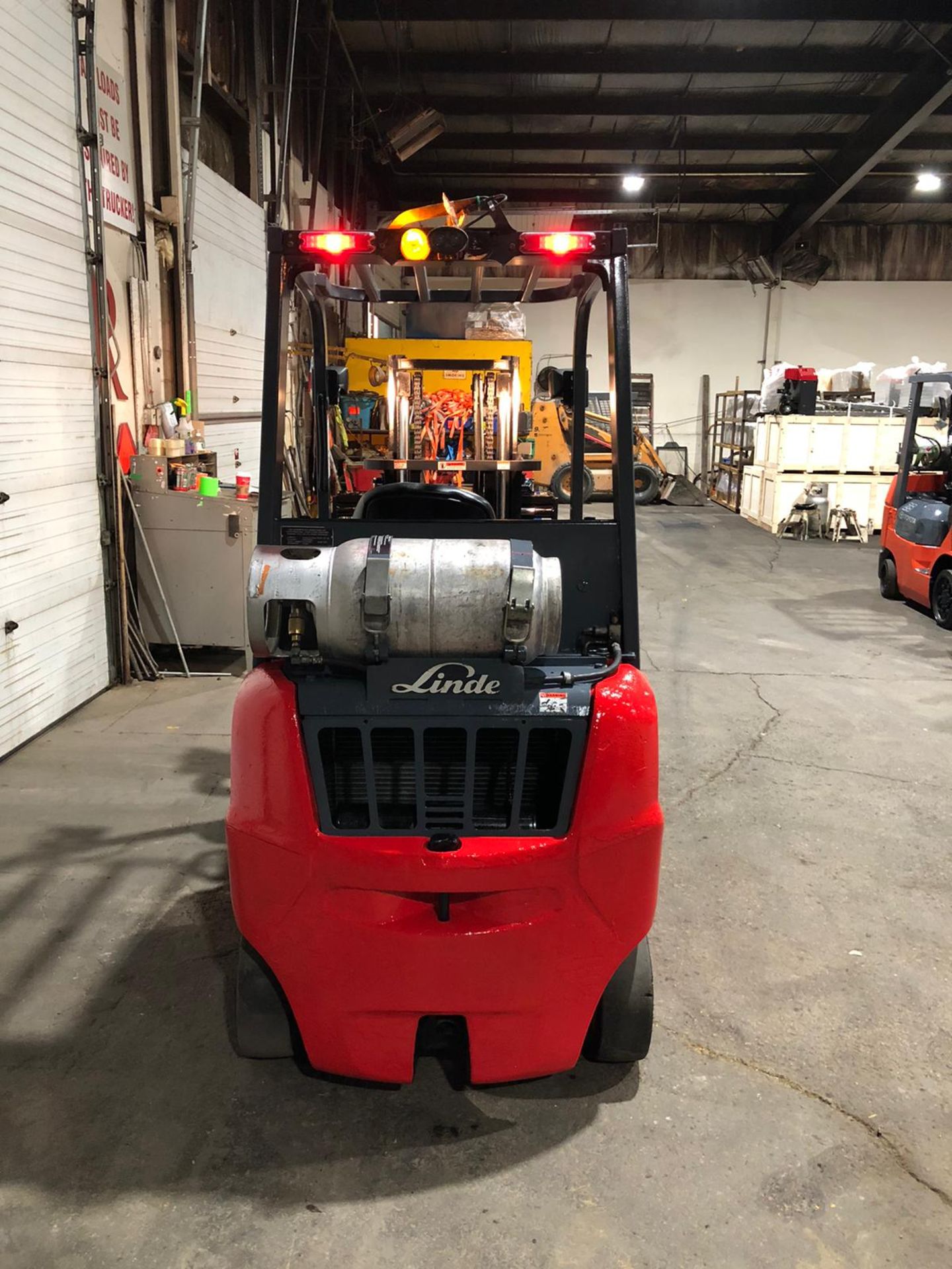 Linde 5,000lbs Capacity LPG (Propane) Forklift with sideshift TRUCKER MAST (no propane tank - Image 5 of 5