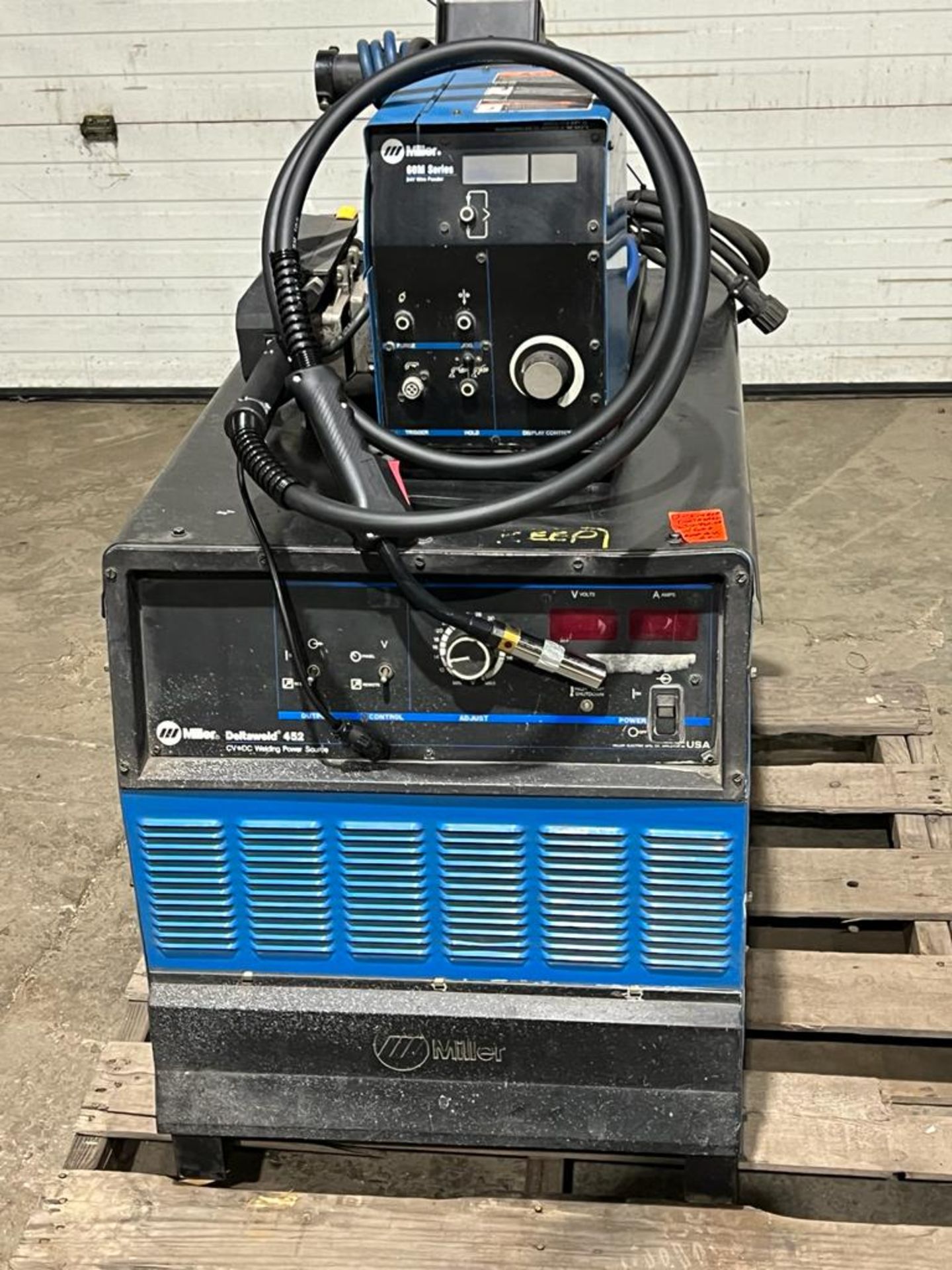 Miller Deltaweld 452 Mig Welder 450 Amp Mig with 60 Series 4-Wheel Wire Feeder with Mig Gun and