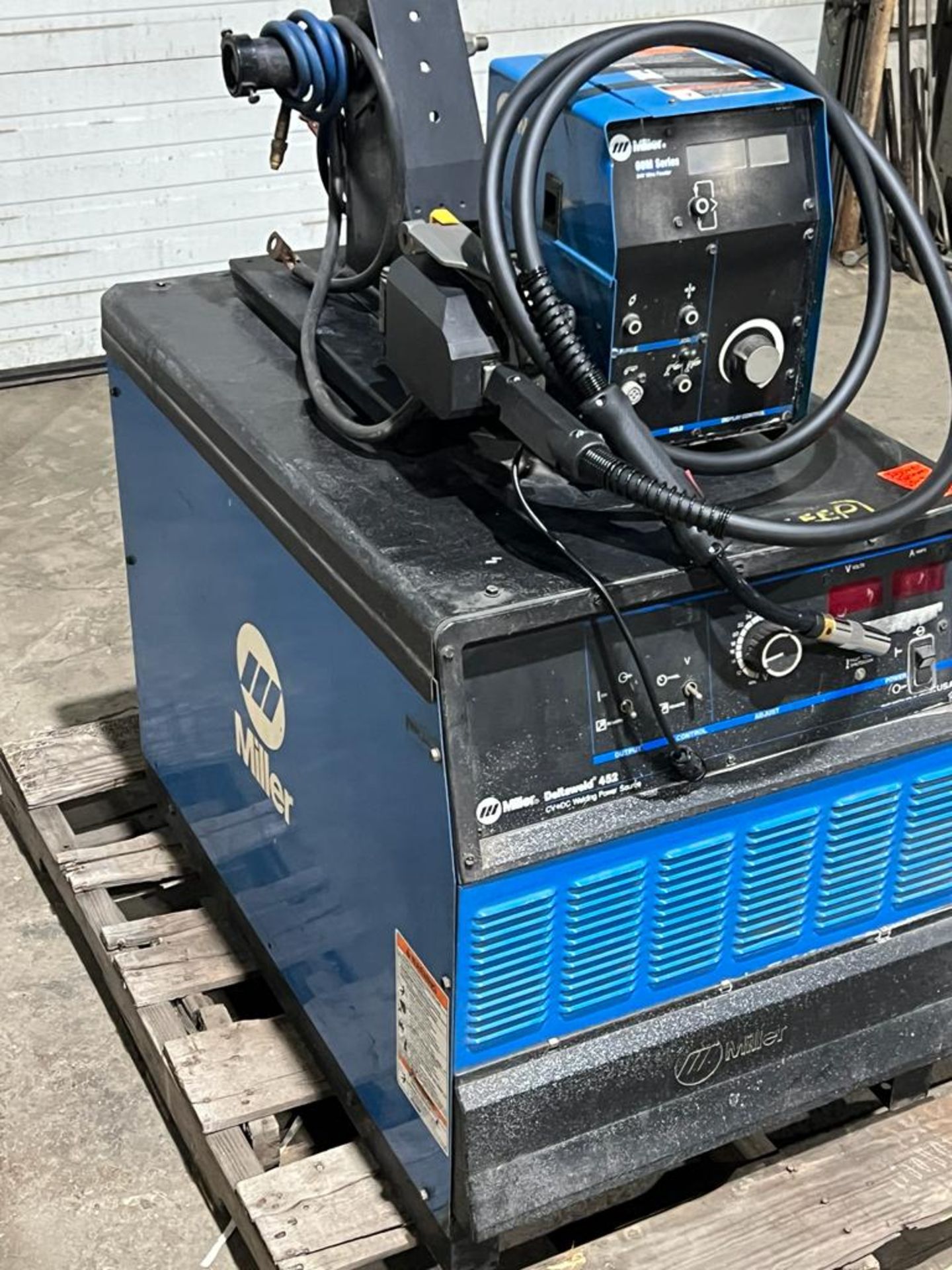 Miller Deltaweld 452 Mig Welder 450 Amp Mig with 60 Series 4-Wheel Wire Feeder with Mig Gun and - Image 2 of 3