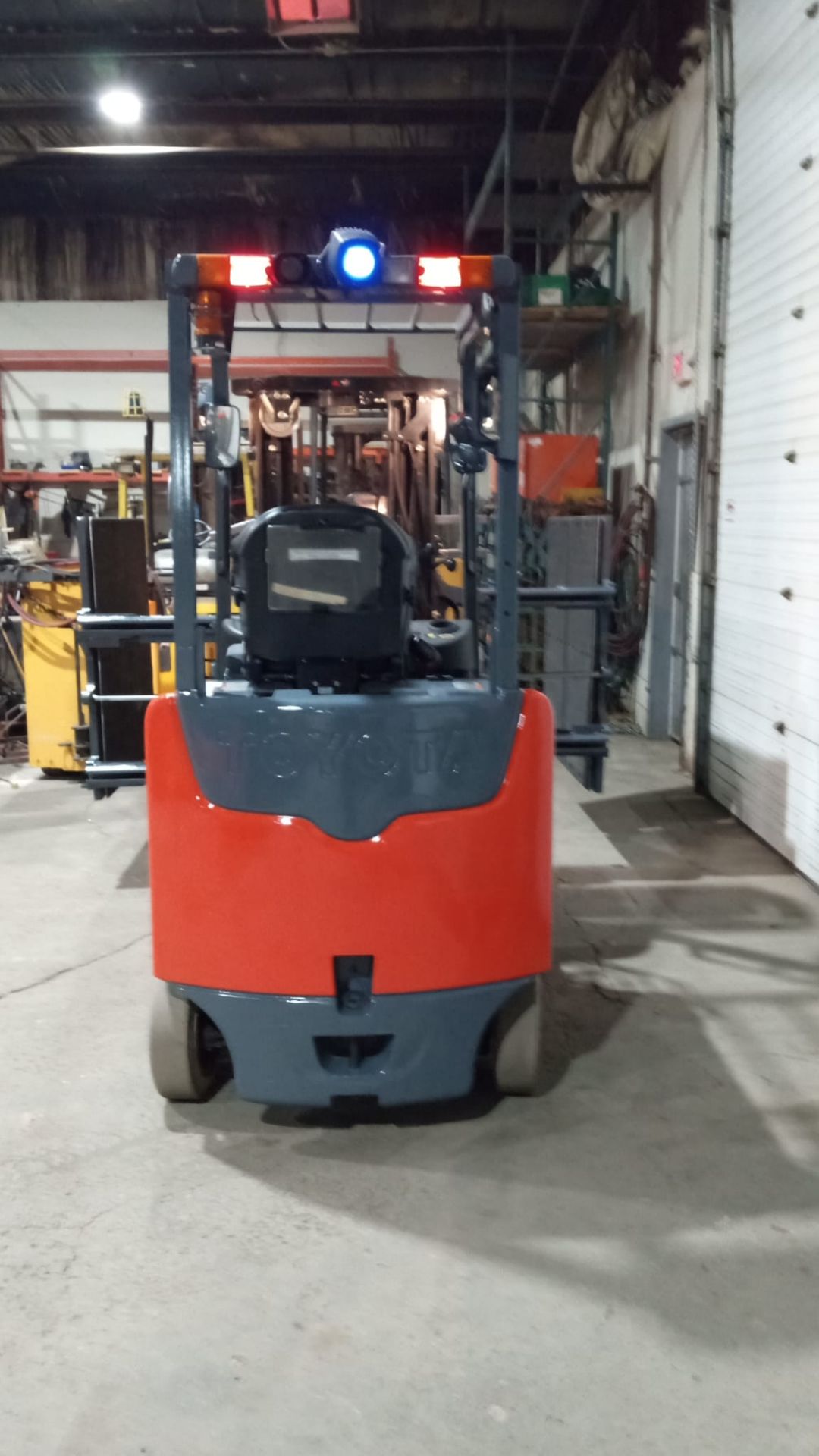 2016 Toyota 5,000lbs Capacity Electric Forklift 48V with LORON CLAMP & 3-STAGE MAST & Non Marking - Image 9 of 11