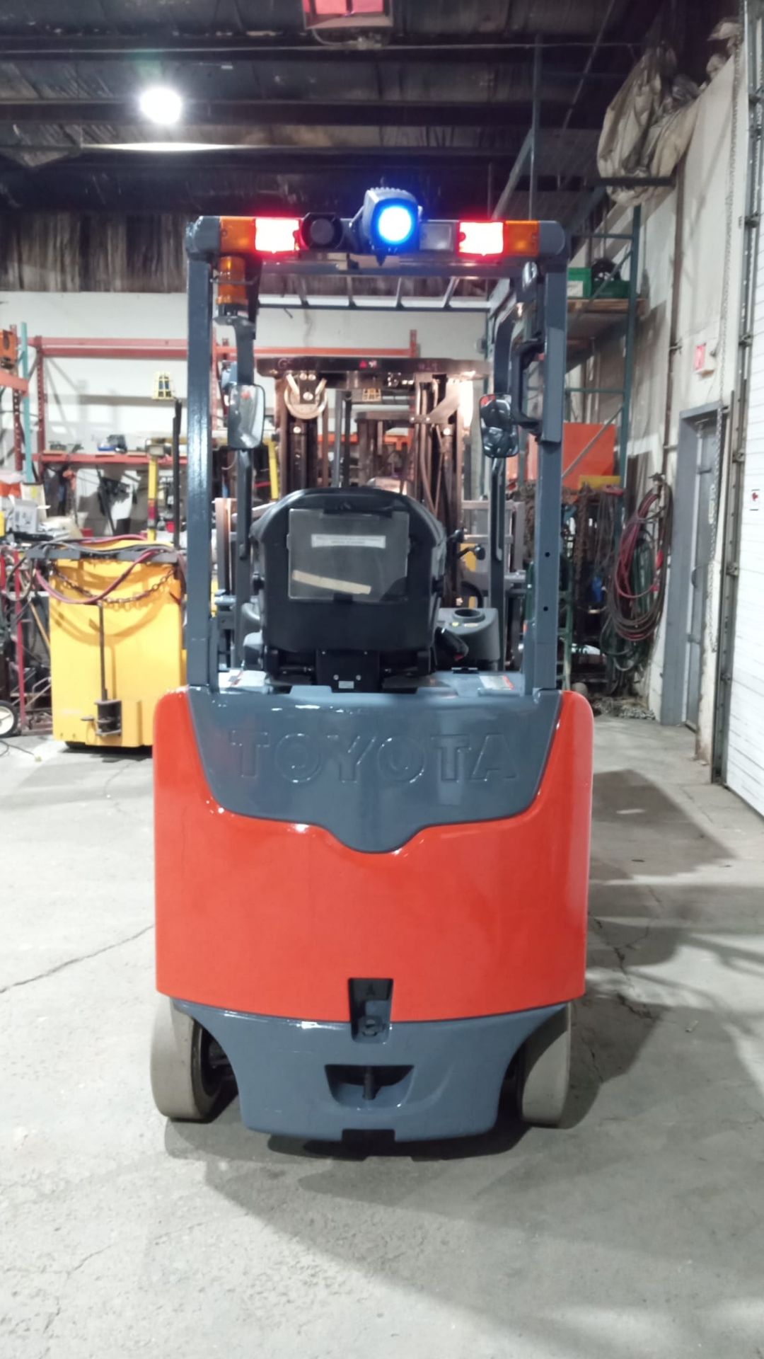 2016 Toyota 5,000lbs Capacity Electric Forklift 48V with LORON CLAMP & 3-STAGE MAST & Non Marking - Image 8 of 11