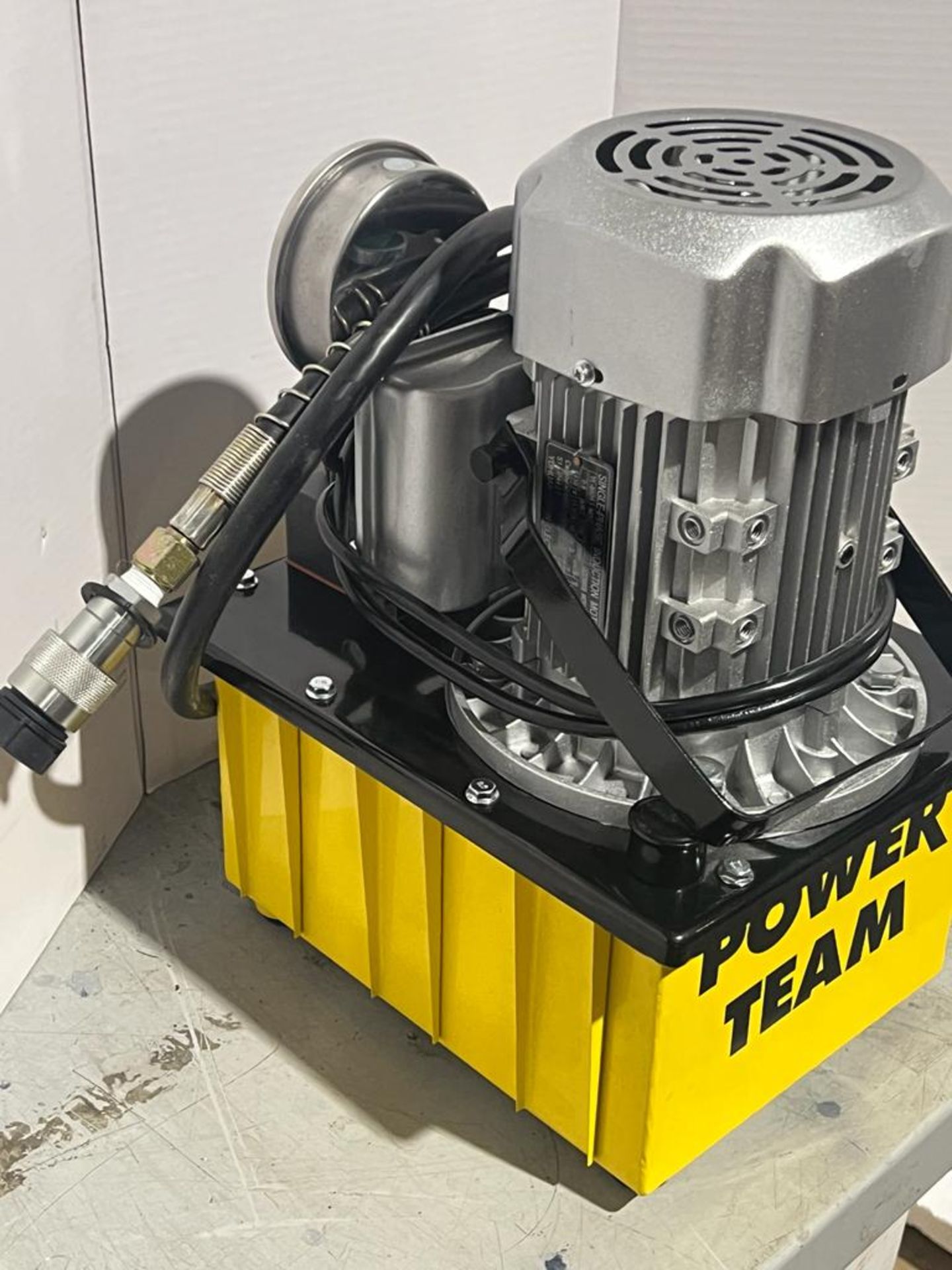 Power Team Hydraulics Electric Powerpack type - 120V single phase hydraulic pump - UNUSED & MINT - Image 2 of 3