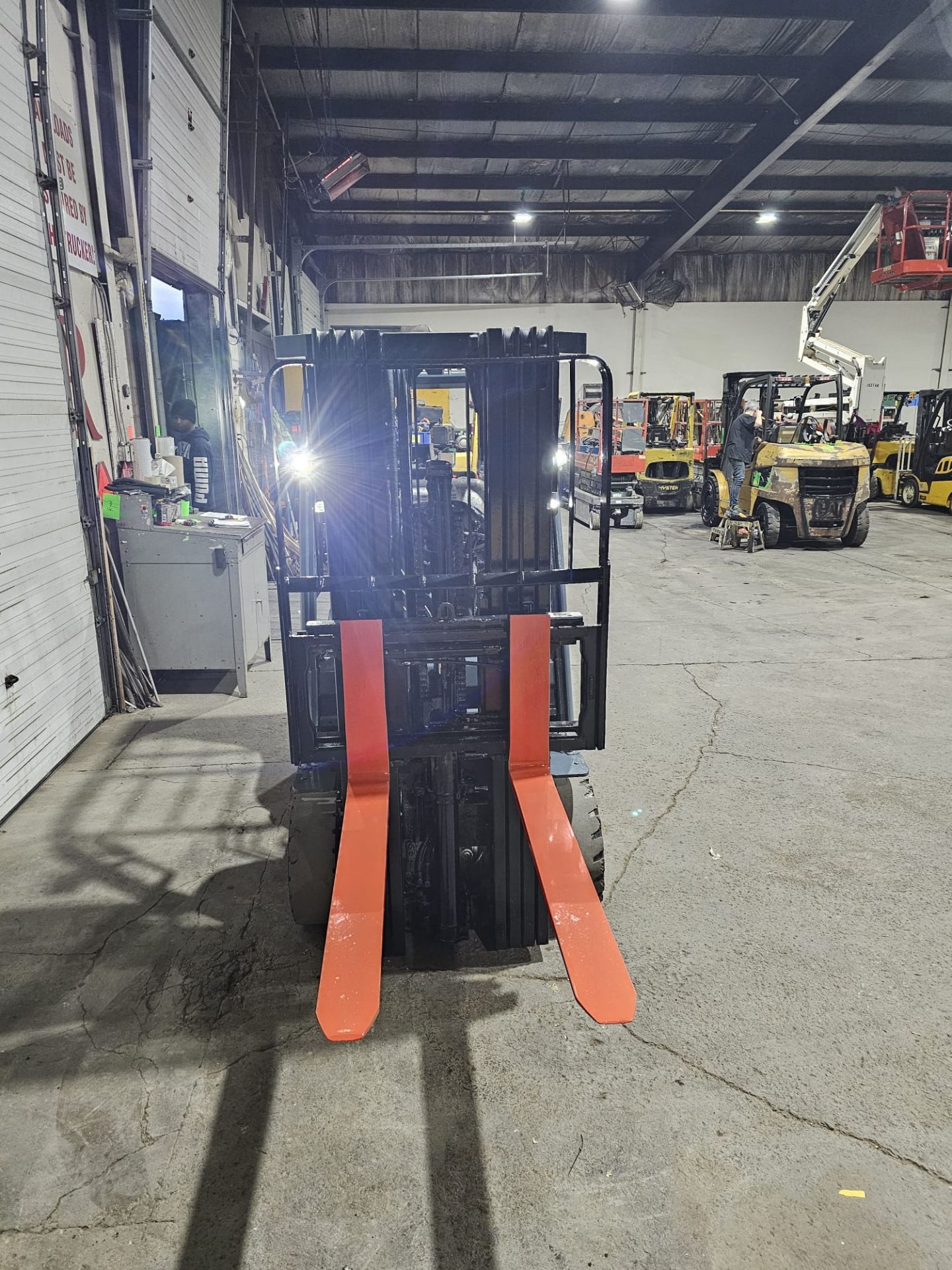 2018 TOYOTA 5,000lbs Capacity LPG (Propane) Forklift 4-STAGE with sideshift (no propane tank - Image 5 of 5