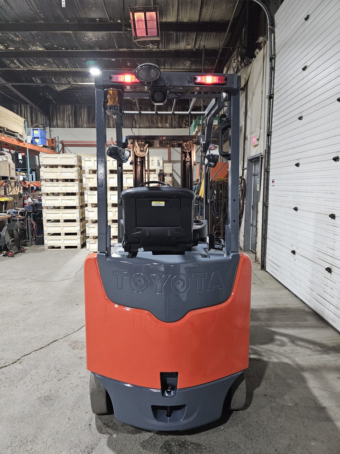 2012 TOYOTA 5,000lbs Capacity Forklift Electric 48V with sideshift with 3-STAGE MAST - FREE CUSTOMS - Image 4 of 6