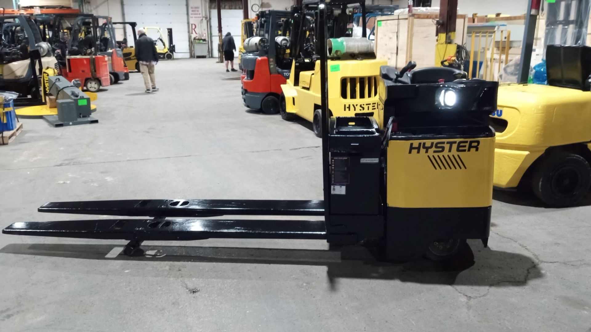 2015 Hyster RIDE ON 8000lbs capacity LONG JOHN 8' Long Forks Powered Pallet Cart 24V - Ride on unit - Image 3 of 7