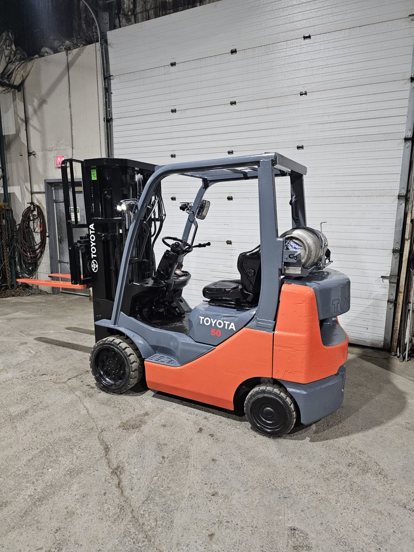 2018 TOYOTA 5,000lbs Capacity LPG (Propane) Forklift 4-STAGE with sideshift - Image 2 of 7