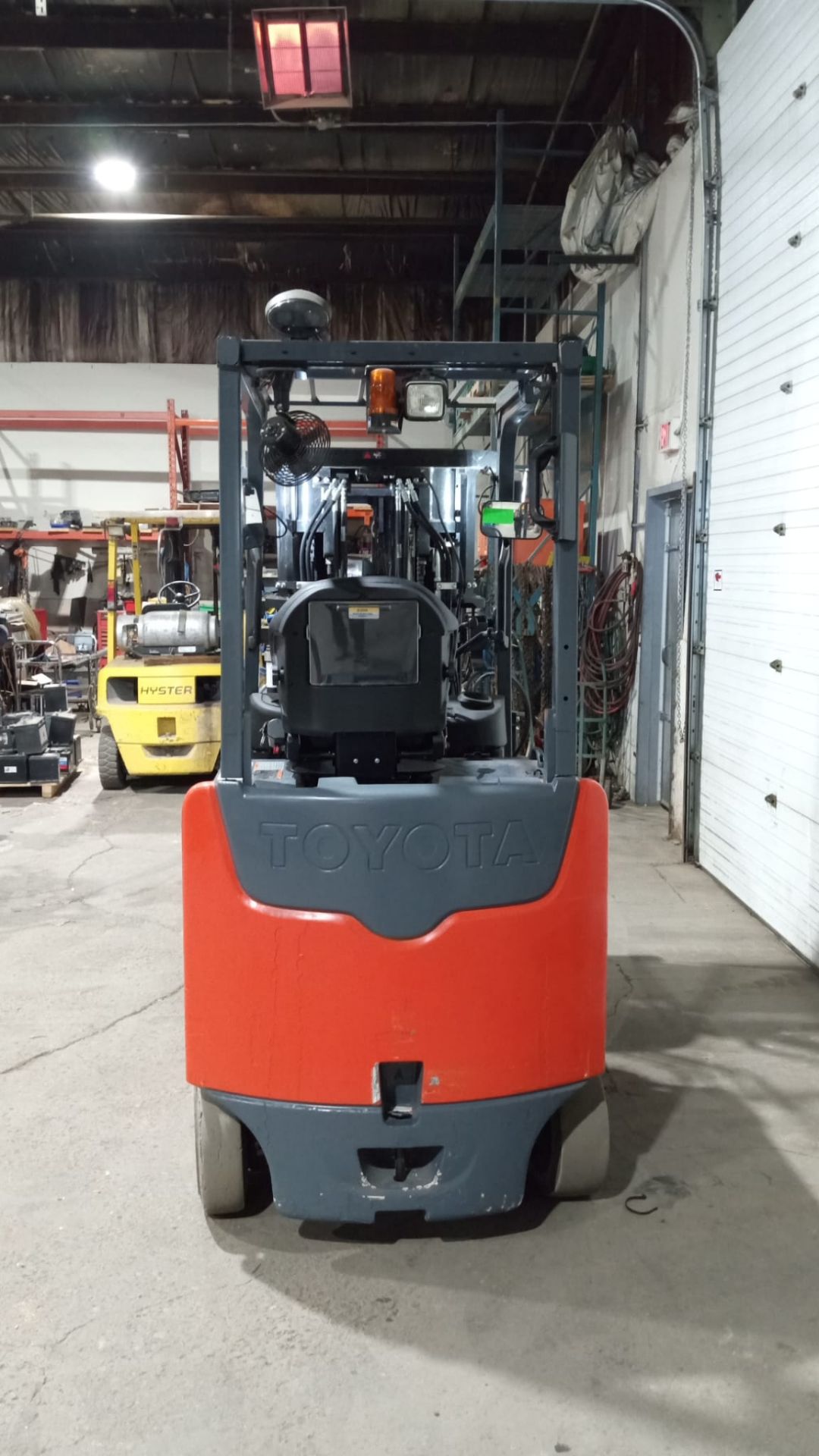2017 TOYOTA 5,000lbs Capacity Electric Forklift 4-Stage Mast 48V with sideshift & Fork Positioner - Image 6 of 6