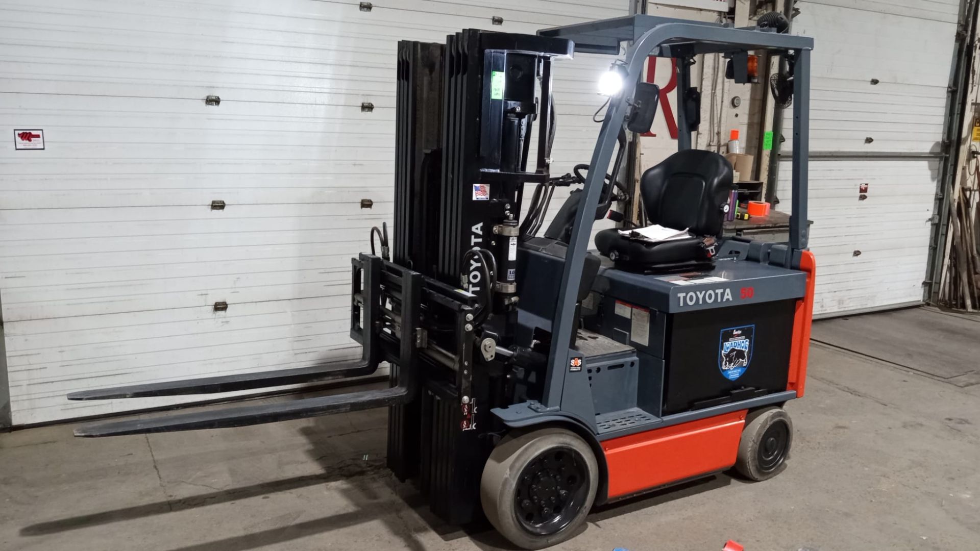 2017 TOYOTA 5,000lbs Capacity Electric Forklift 4-Stage Mast 48V with sideshift & Fork Positioner