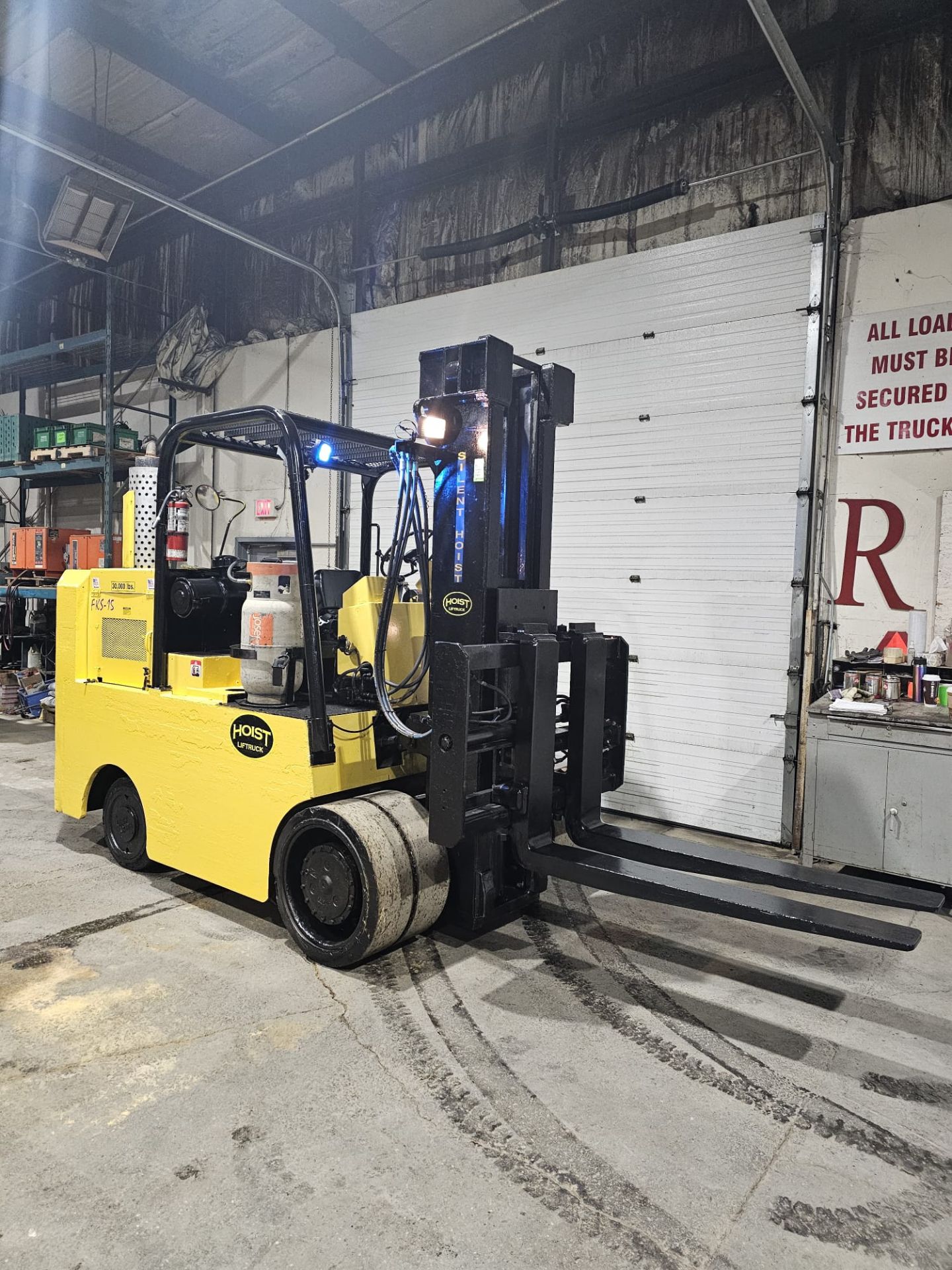 Silent Hoist 30,000lbs Capacity Forklift 5' Forks with Sideshift & Fork Positioner LPG (propane) - Image 5 of 8