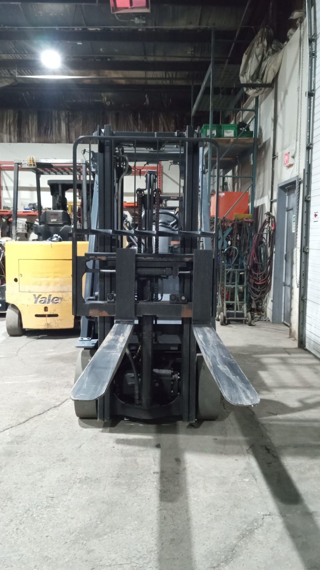 ***2017 TOYOTA 5,000lbs Capacity Electric Forklift 36V with sideshift and 60" forks - FREE CUSTOMS - Image 5 of 6