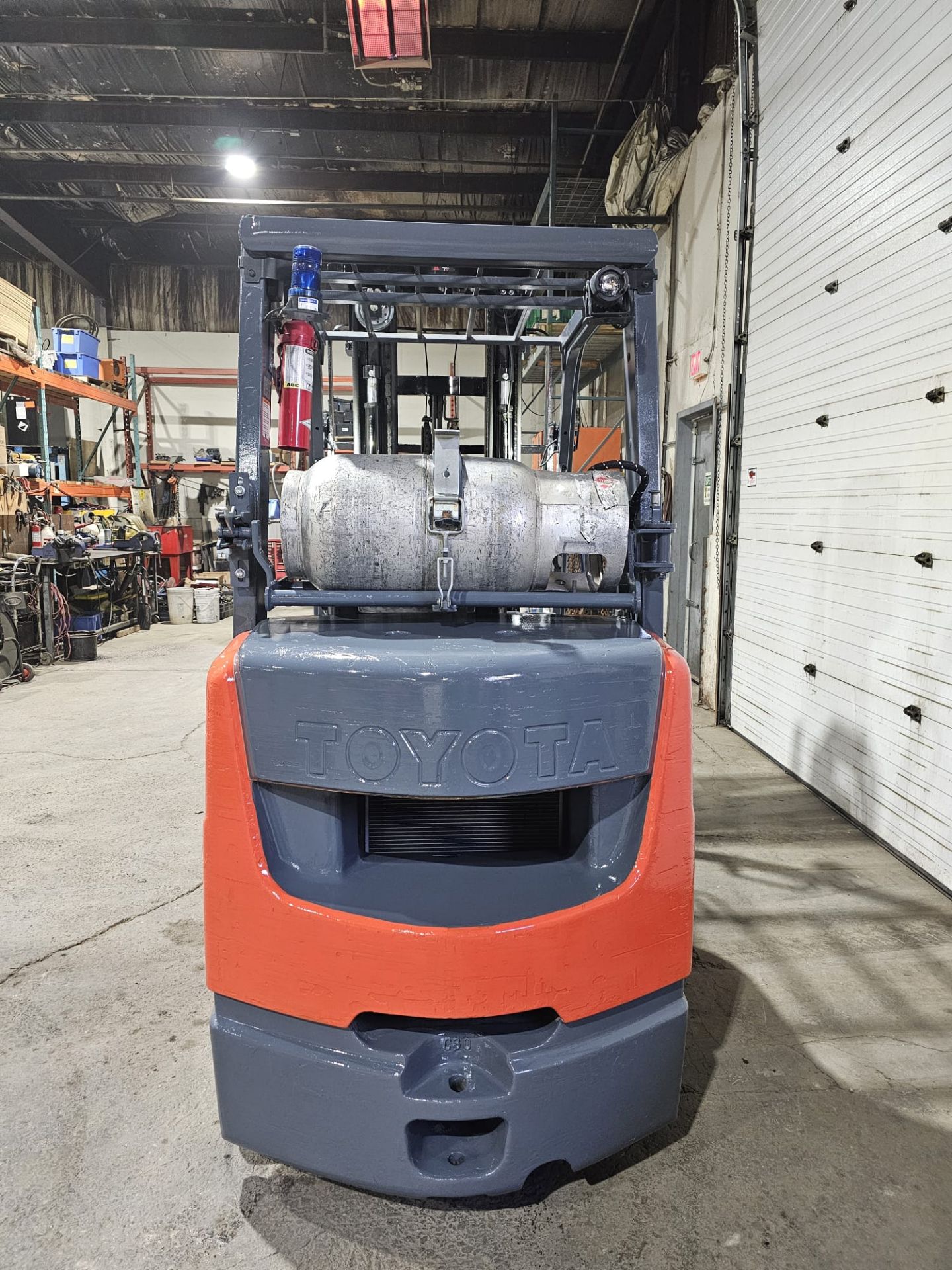 2017 TOYOTA 6,000lbs Capacity LPG (Propane) Forklift with sideshift with 3-STAGE MAST & Non - Image 7 of 8