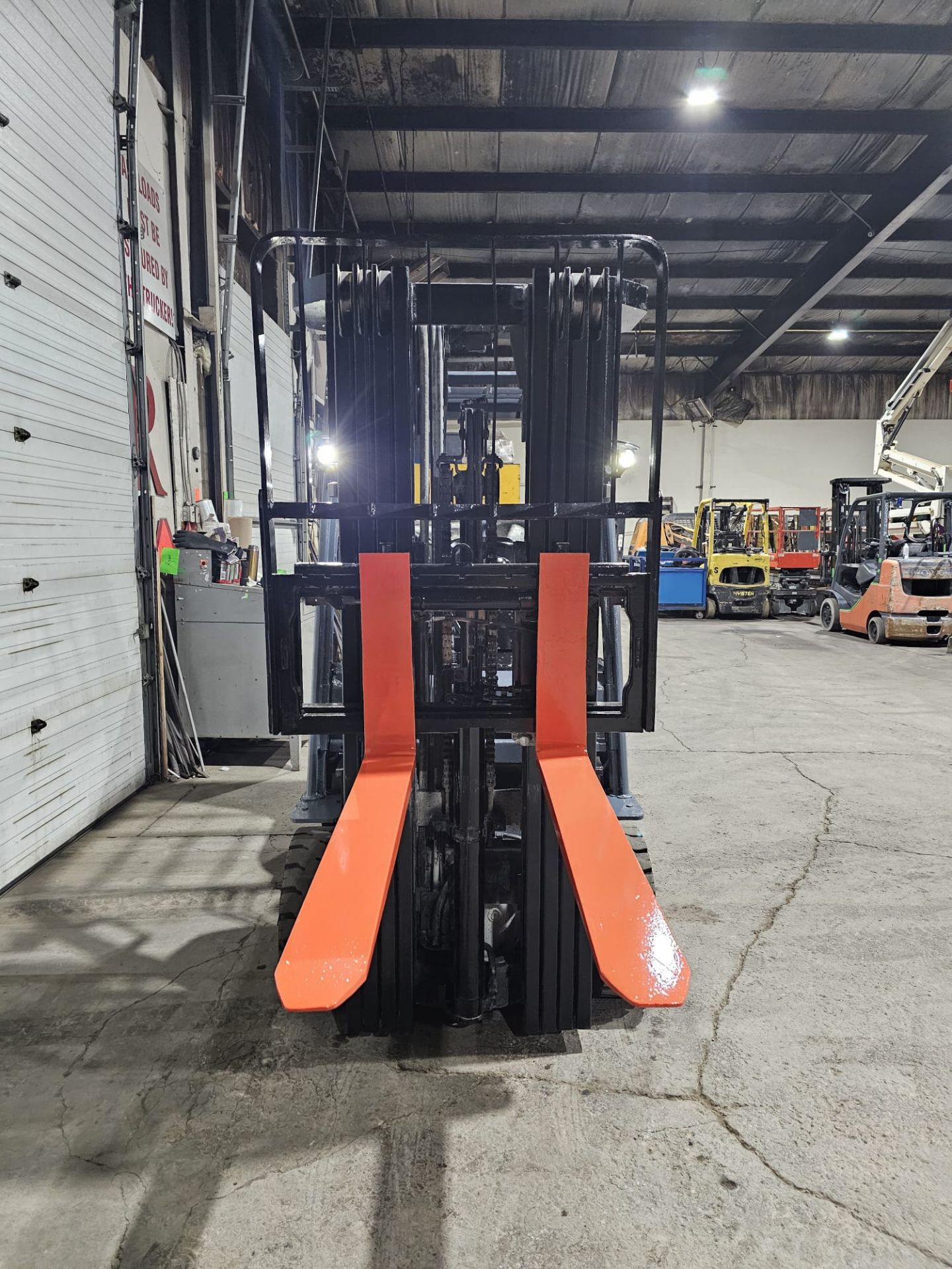 2018 TOYOTA 5,000lbs Capacity LPG (Propane) Forklift 4-STAGE with sideshift - Image 7 of 7