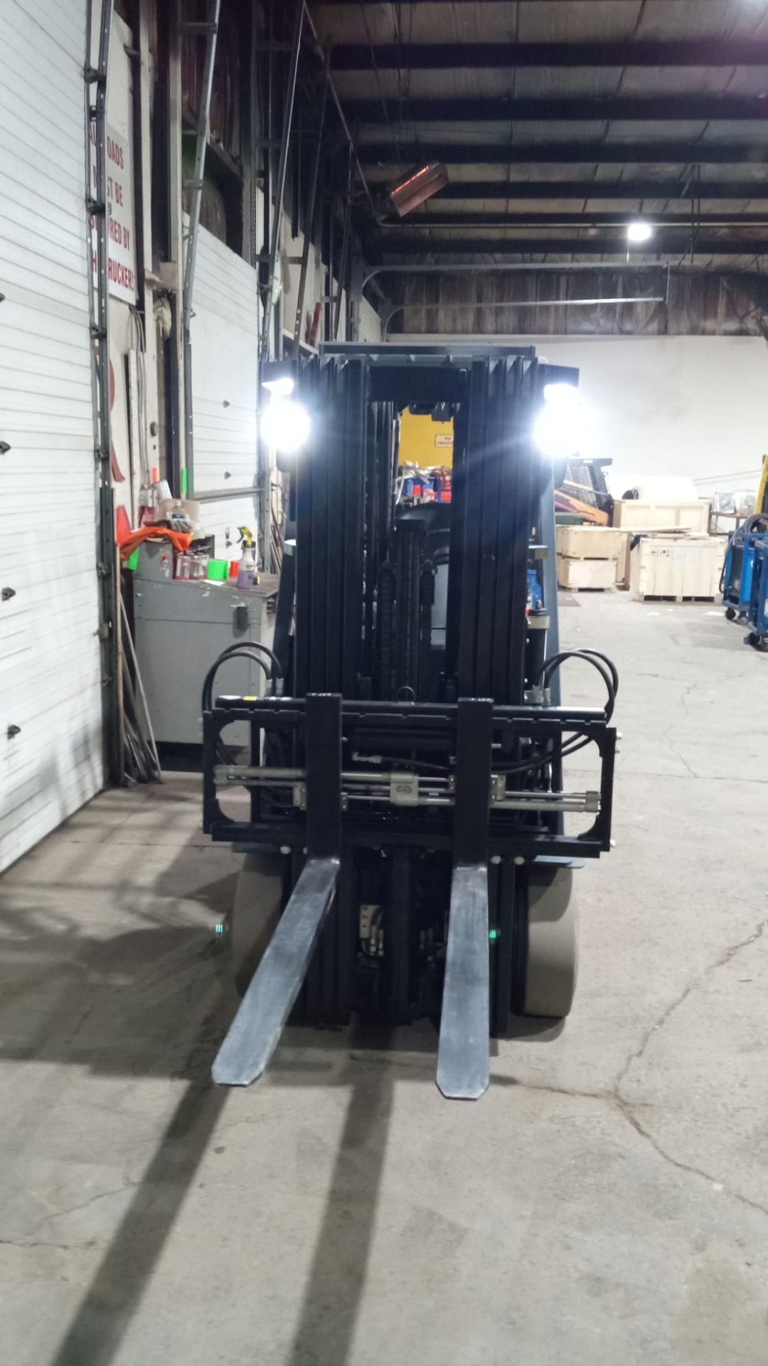 2017 TOYOTA 5,000lbs Capacity Electric Forklift 4-Stage Mast 48V with sideshift & Fork Positioner - Image 2 of 6