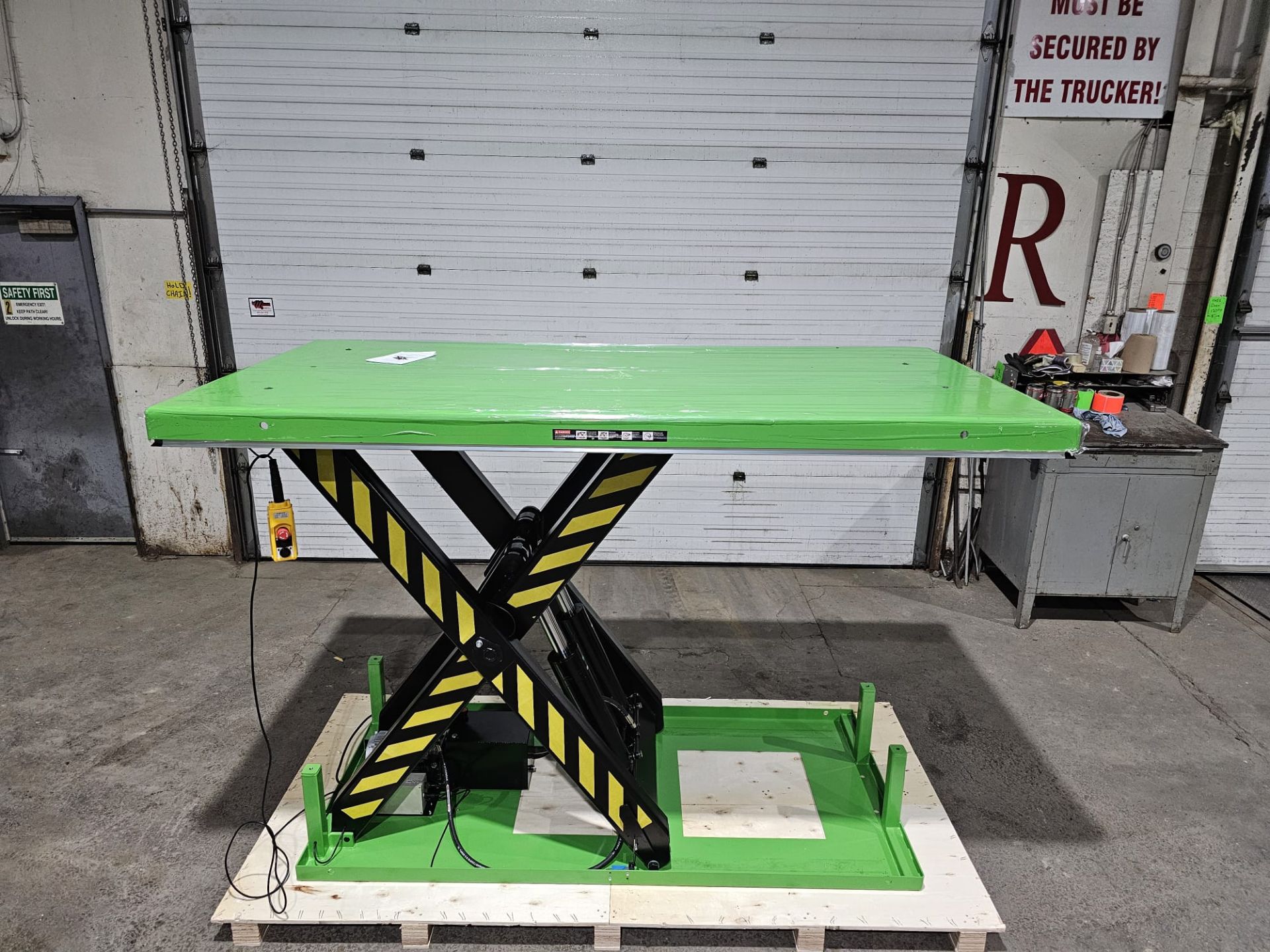 HW Hydraulic Lift Table 94" x 47" x 64" lift - 11,000lbs capacity - UNUSED and MINT - 220V