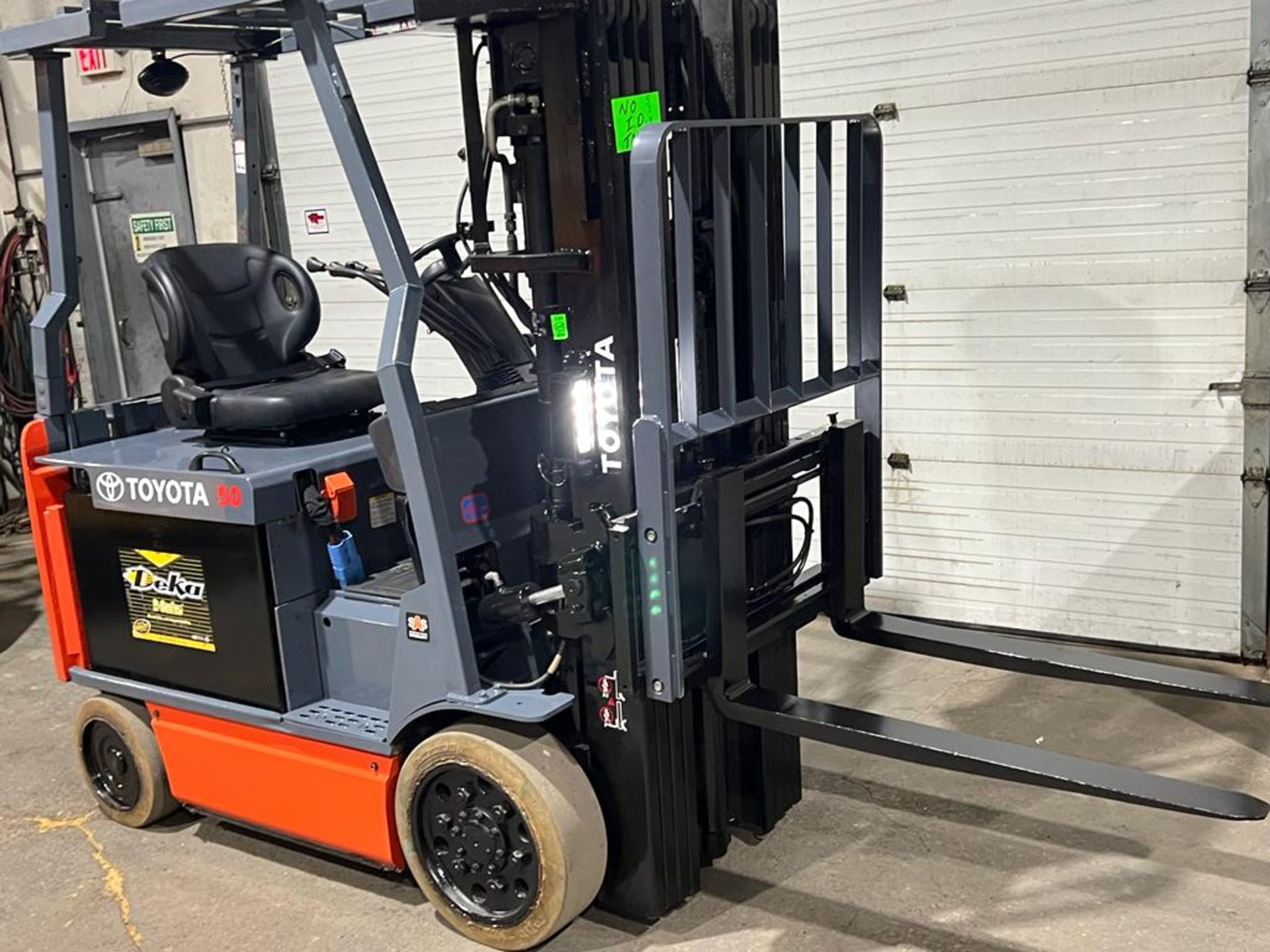 2018 Toyota 5,000lbs Capacity Forklift 4-STAGE MAST with sideshift with LOW HOURS Electric 48V - Image 2 of 4