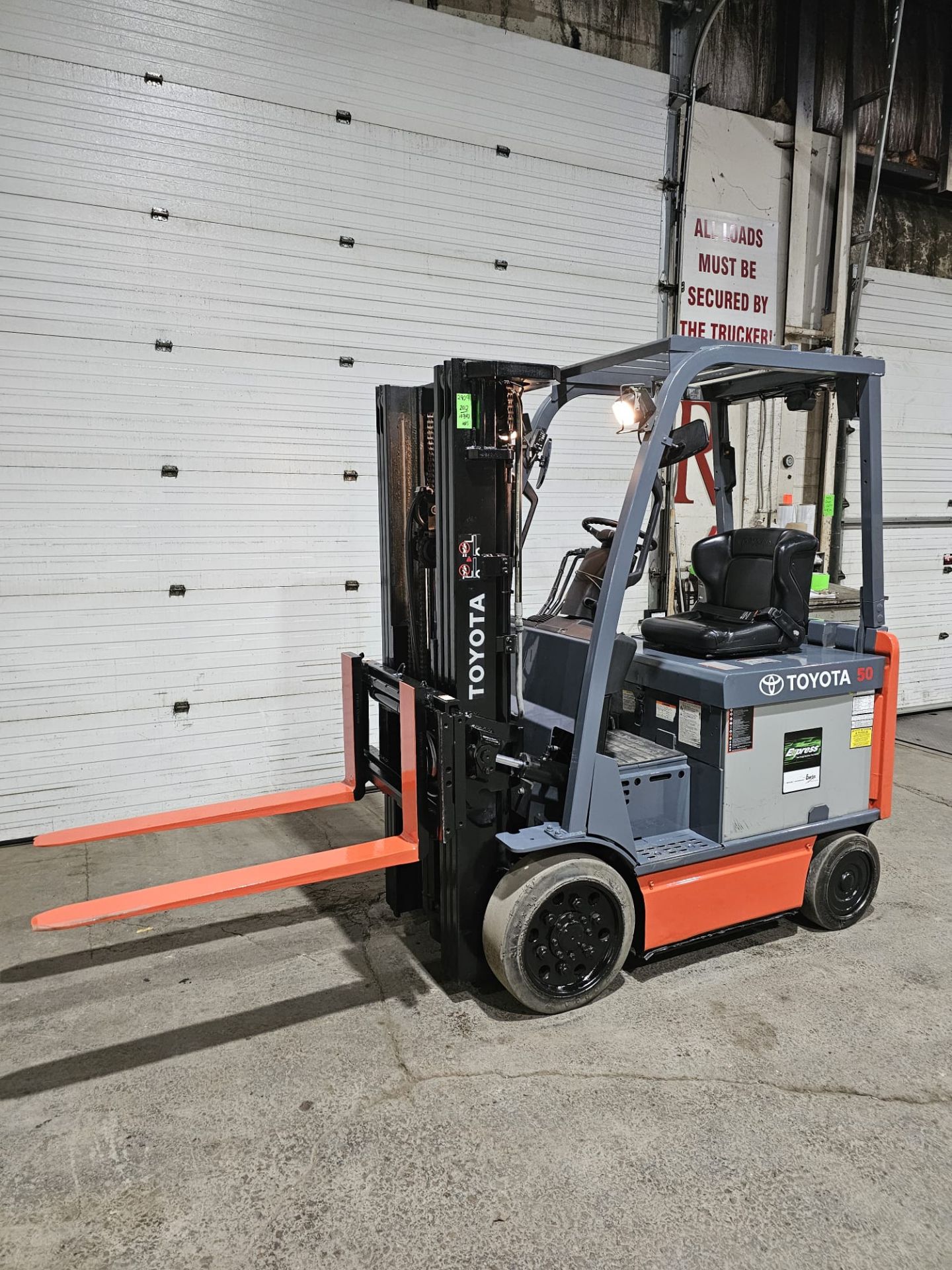 2012 TOYOTA 5,000lbs Capacity Forklift Electric 48V with sideshift with 3-STAGE MAST - FREE CUSTOMS - Image 3 of 6