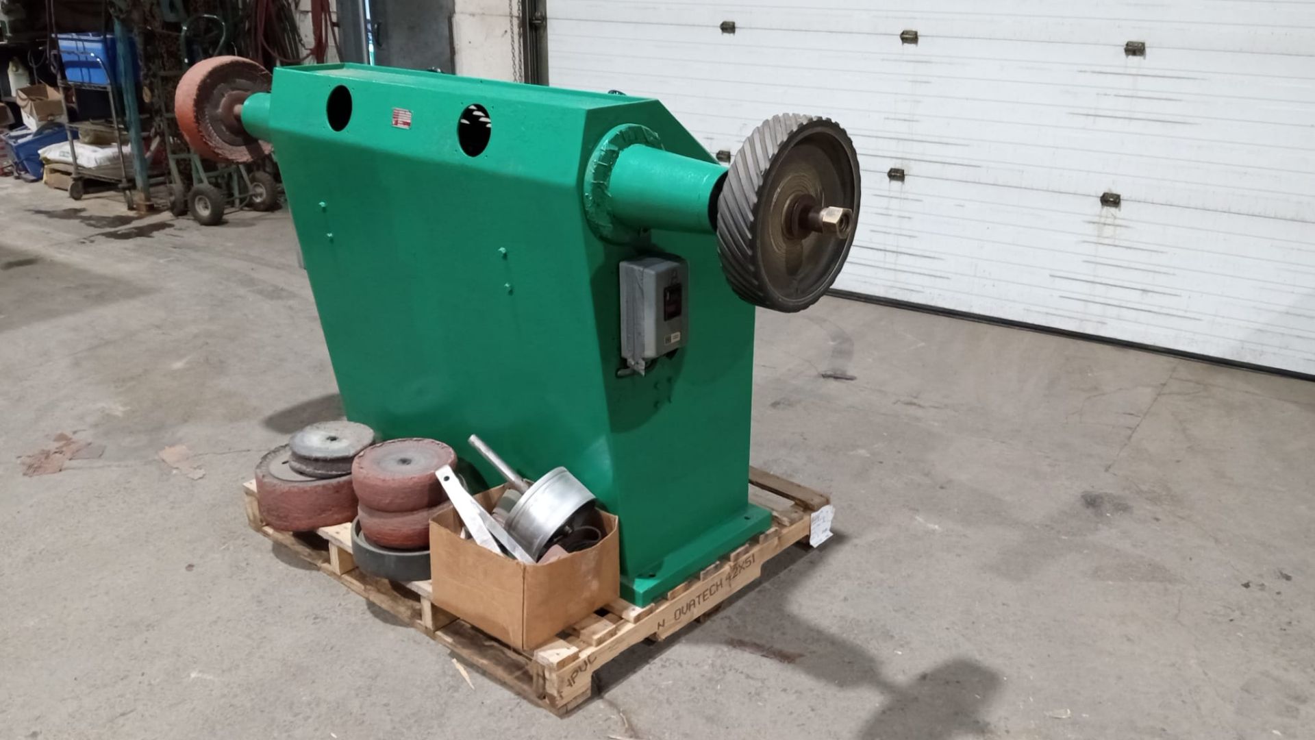 Poliec-Schleifmachine Industrial Double Ended Polisher Buffer Unit with Extra Dies and attachments - Image 2 of 5