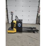 2016 Yale RIDE ON 6000lbs capacity Powered Pallet Cart 24V with VERY LOW HOURS - Ride on unit