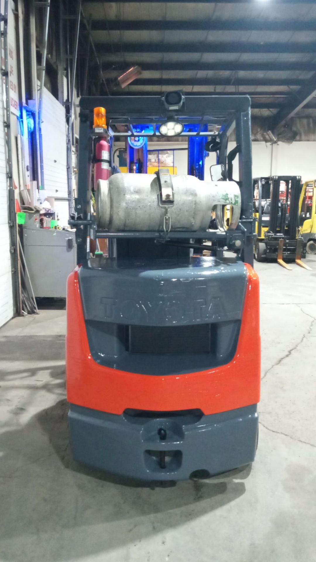 2010 TOYOTA 6,000lbs Capacity LPG (Propane) Forklift with sideshift LOW HOURS - Image 4 of 5