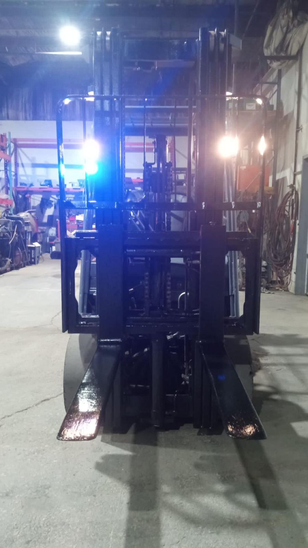2018 TOYOTA 6,000lbs Capacity LPG (Propane) Forklift indoor with sideshift and 3-STAGE MAST - Image 3 of 3